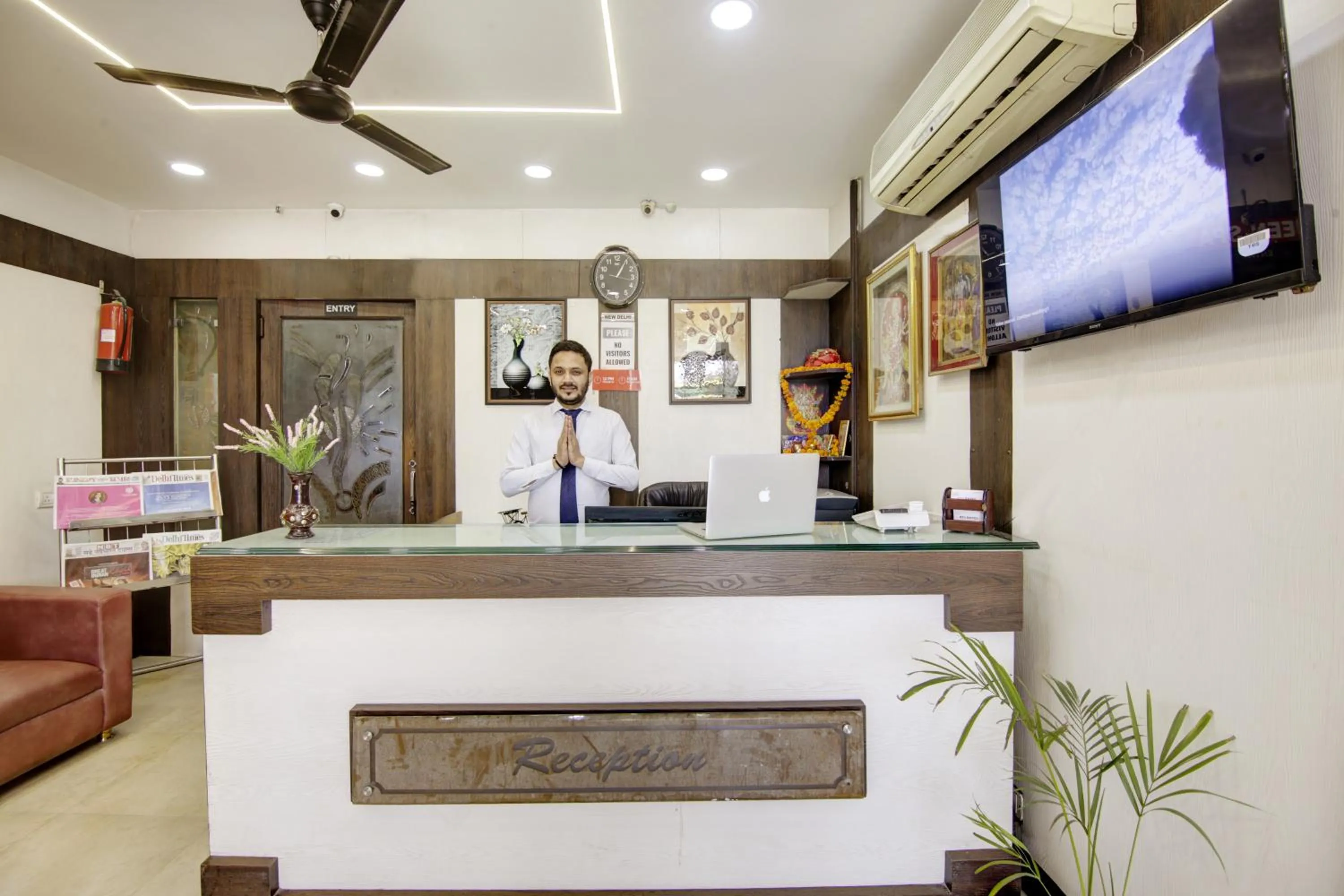 Communal lounge/ TV room in RTS Hotel