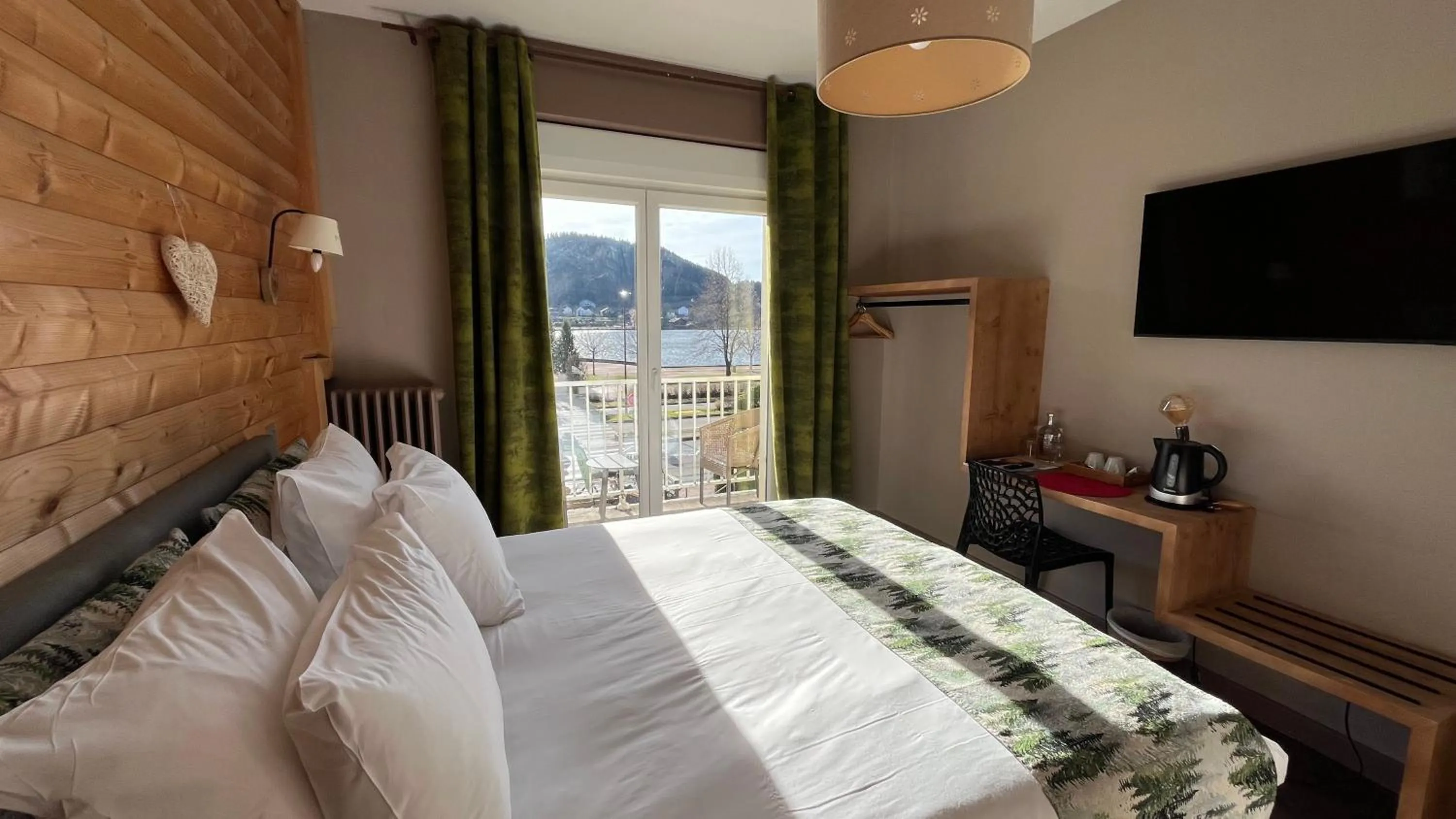 Bed in Annexe by Hôtel La Réserve