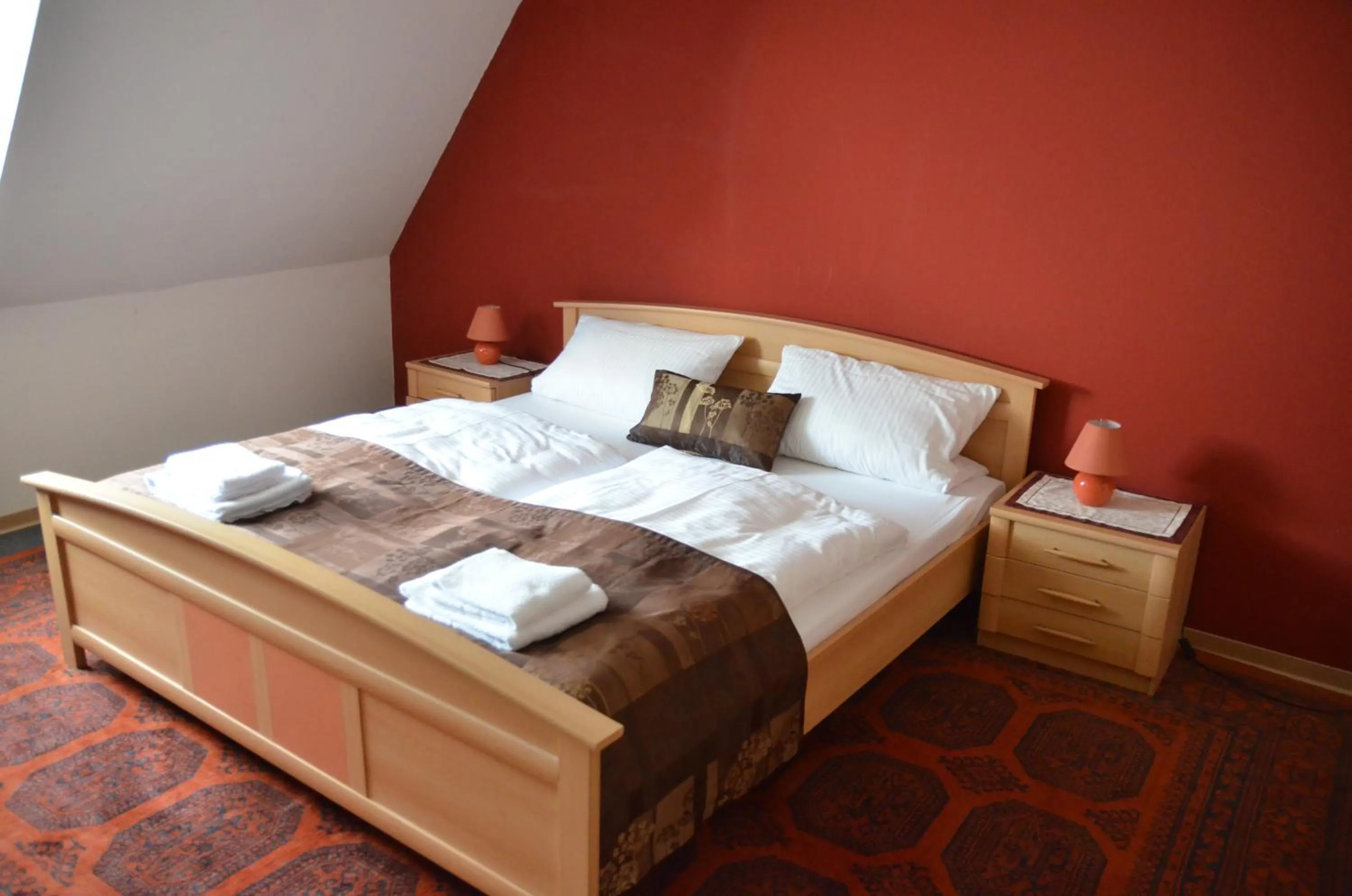 Photo of the whole room, Bed in Weingasthof Zum weißen Roß