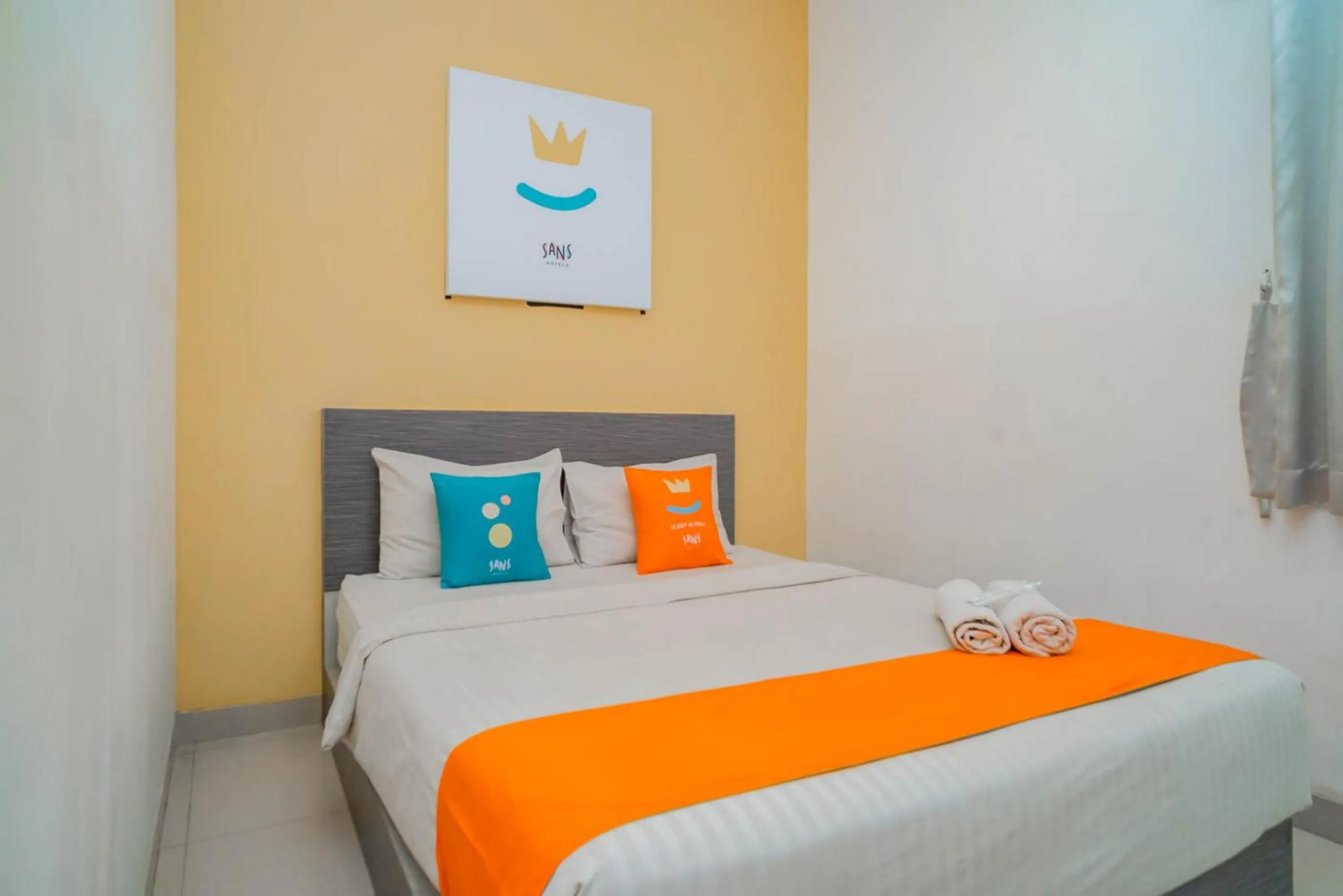 Bed in Sans Hotel Widarasari Cirebon