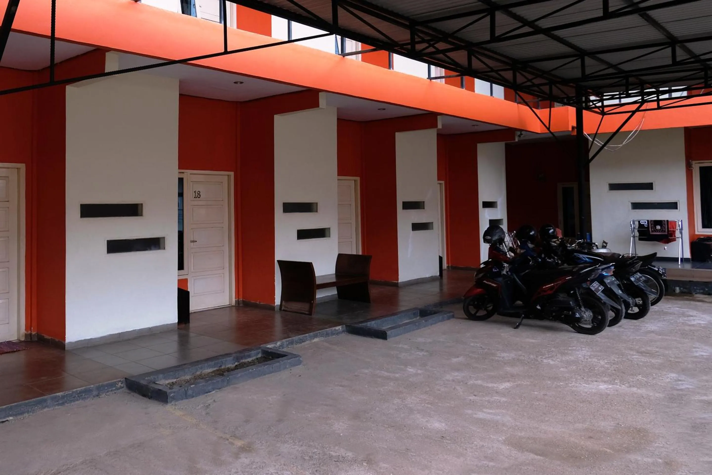Facade/entrance in Hotel O Mars Kost Syariah