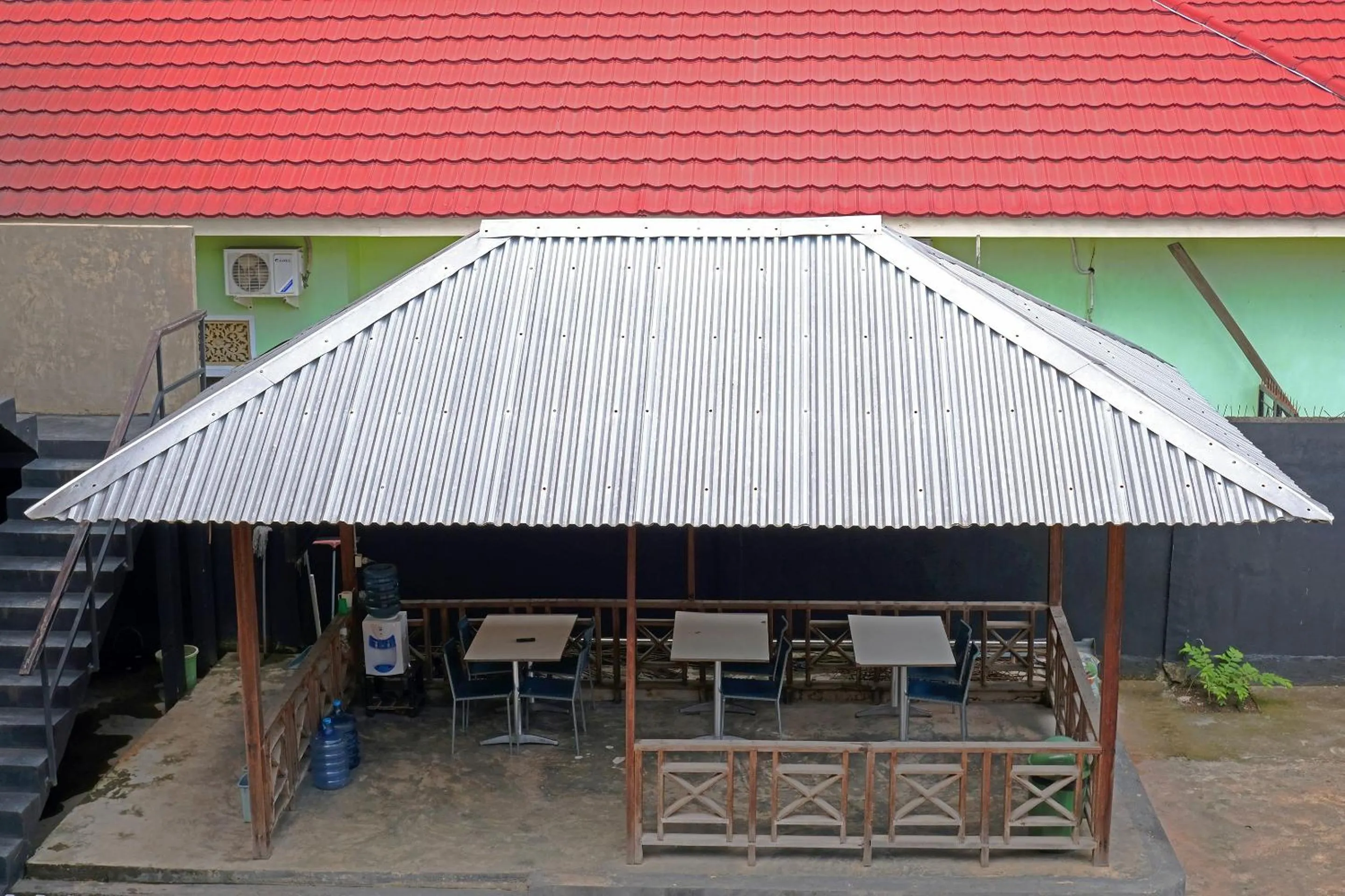 Restaurant/places to eat in Hotel O Mars Kost Syariah