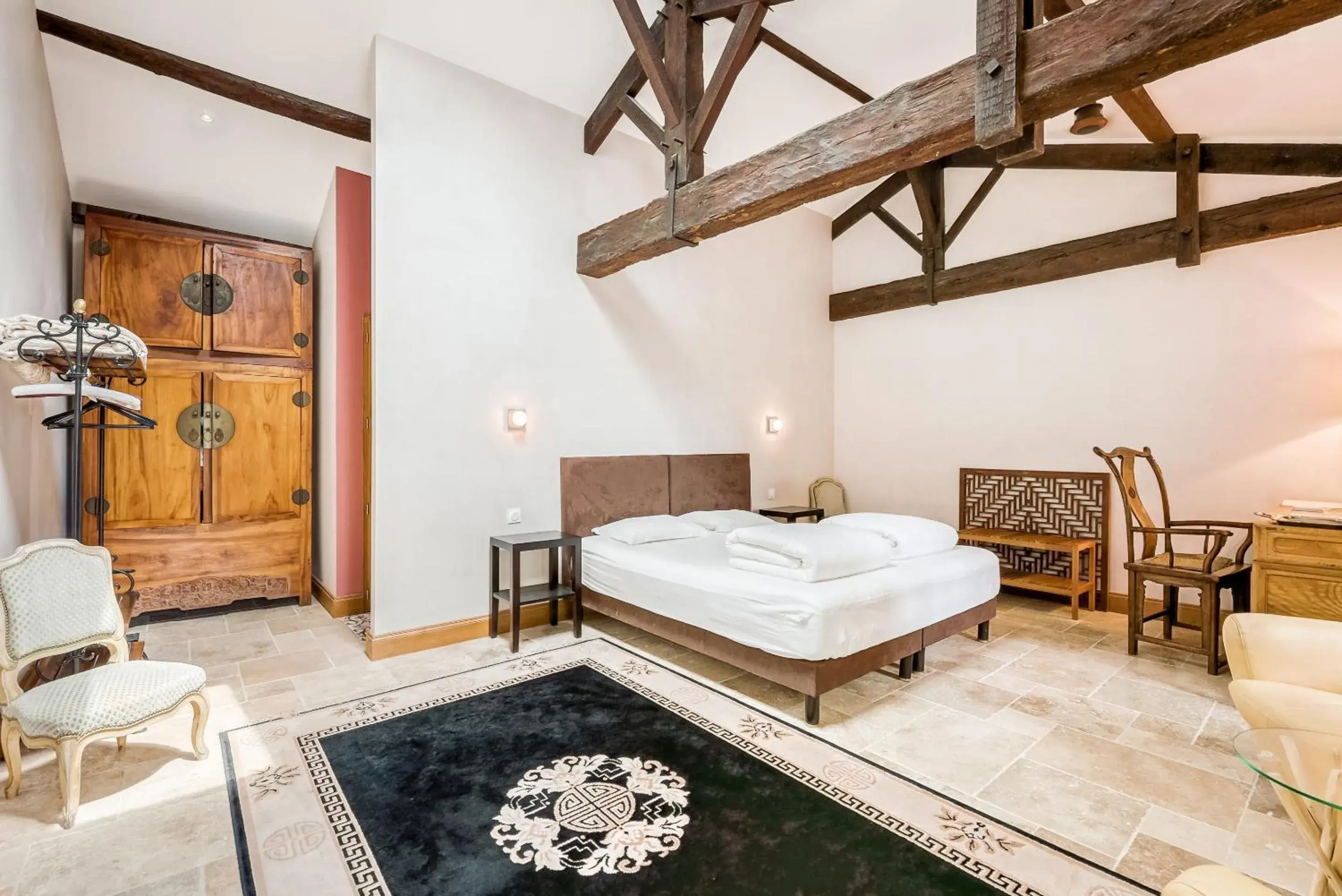 Luxury Triple Room in Chateau de la Vieille Chapelle Luxury Triple Room in Chateau de la Vieille Chapelle