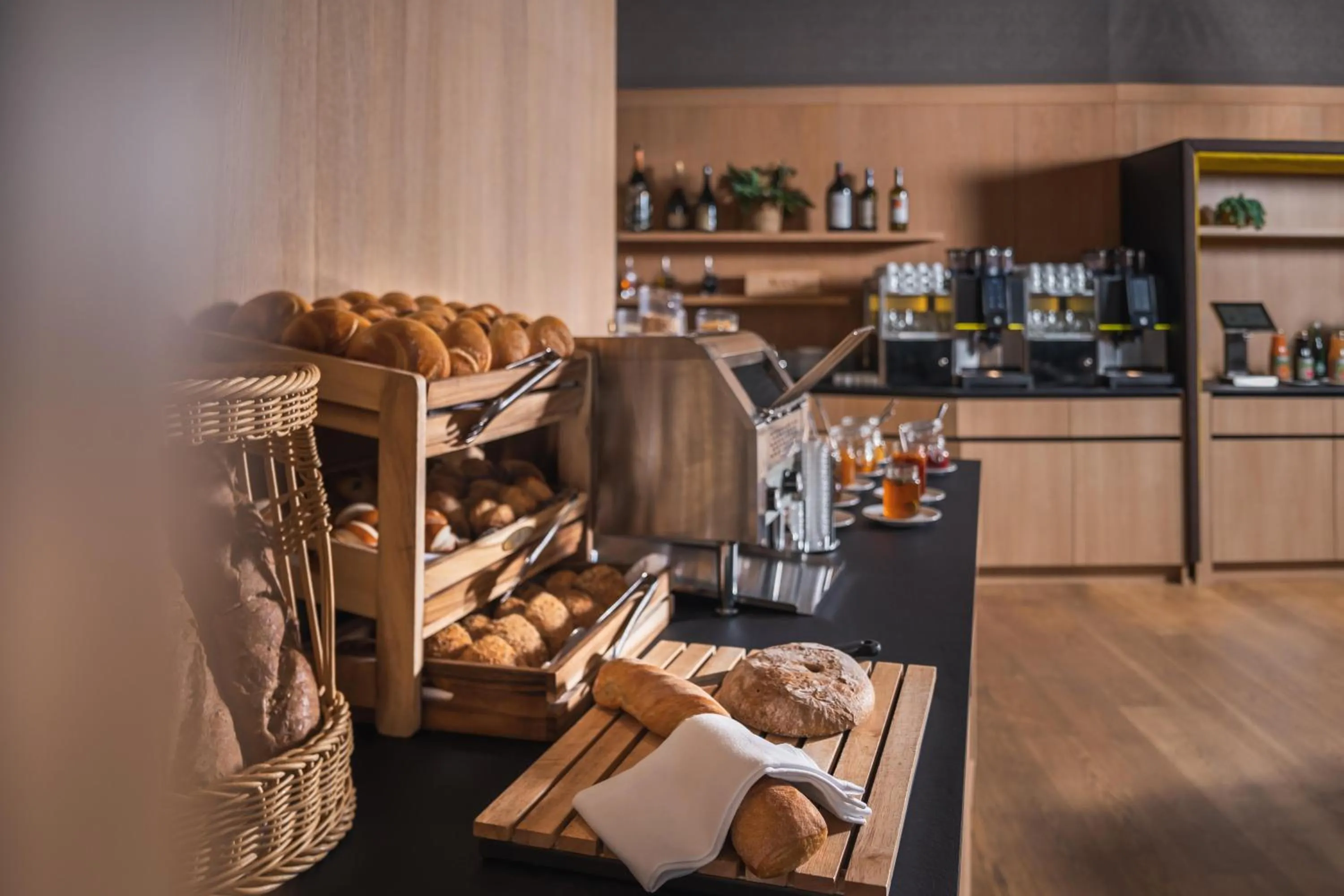 Restaurant/places to eat in ADLERS Hotel Innsbruck