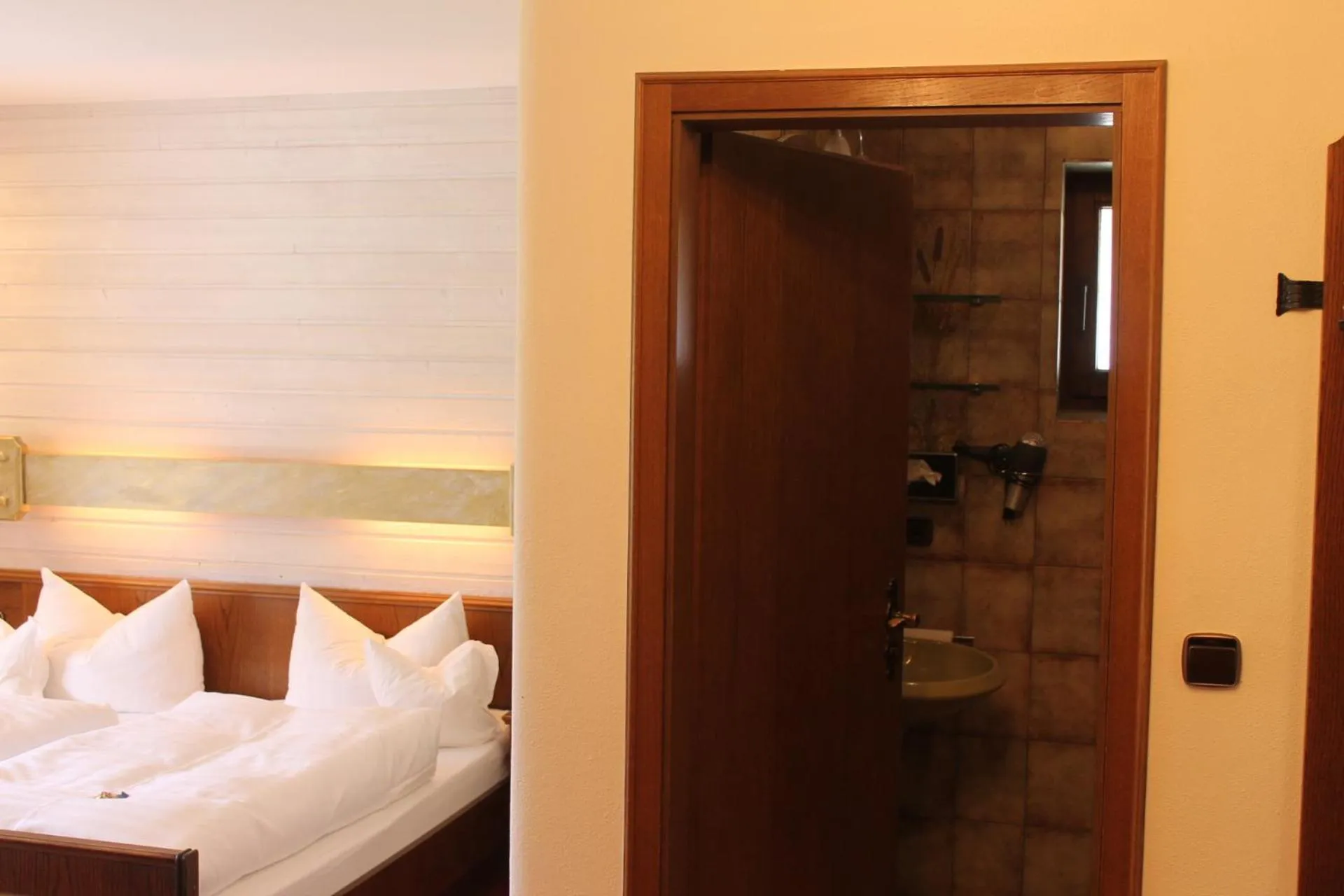 Photo of the whole room, Bed in DEVA Hotel-Restaurant Fischerwirt inklusive Chiemgau Card