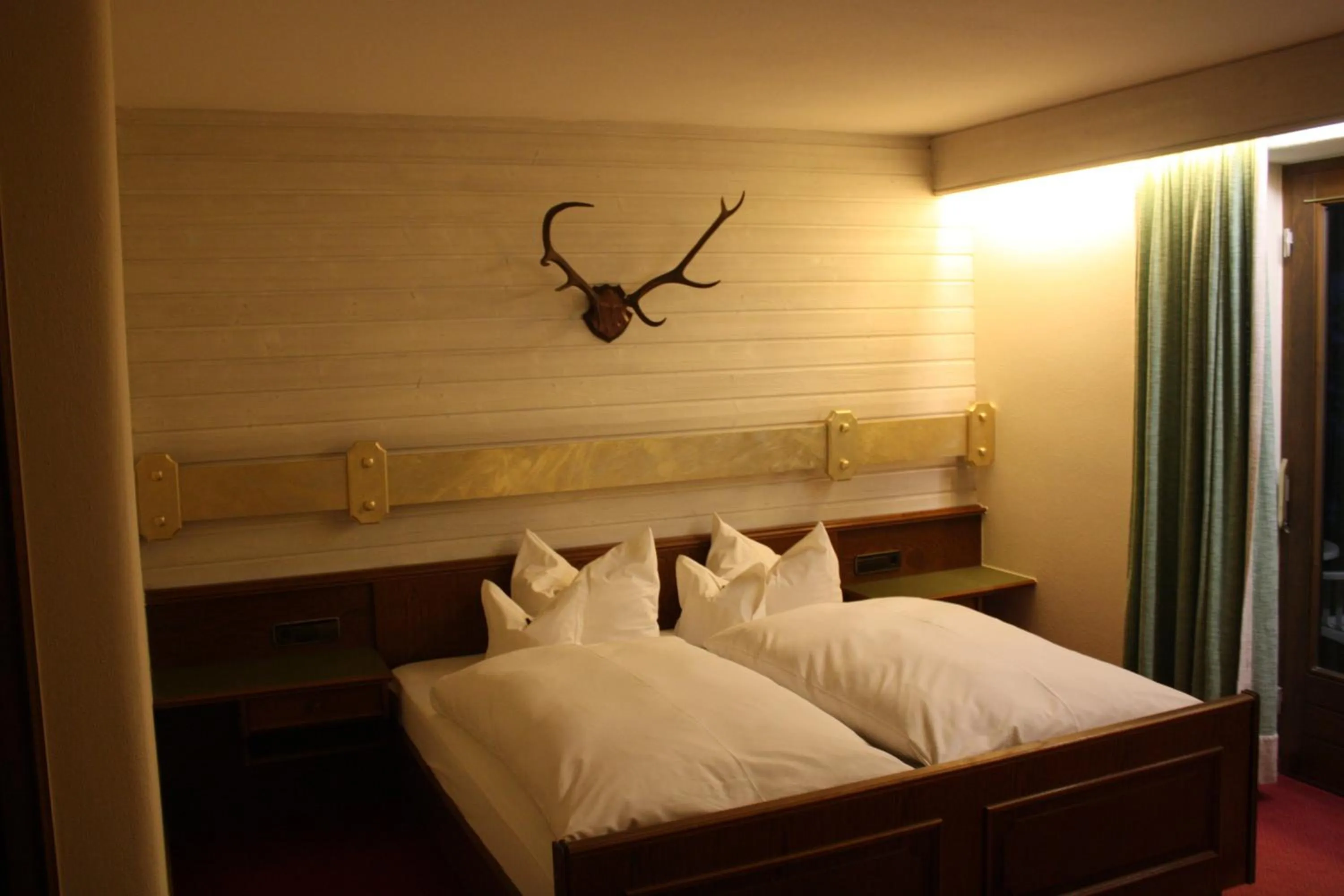 Bed in DEVA Hotel-Restaurant Fischerwirt inklusive Chiemgau Card