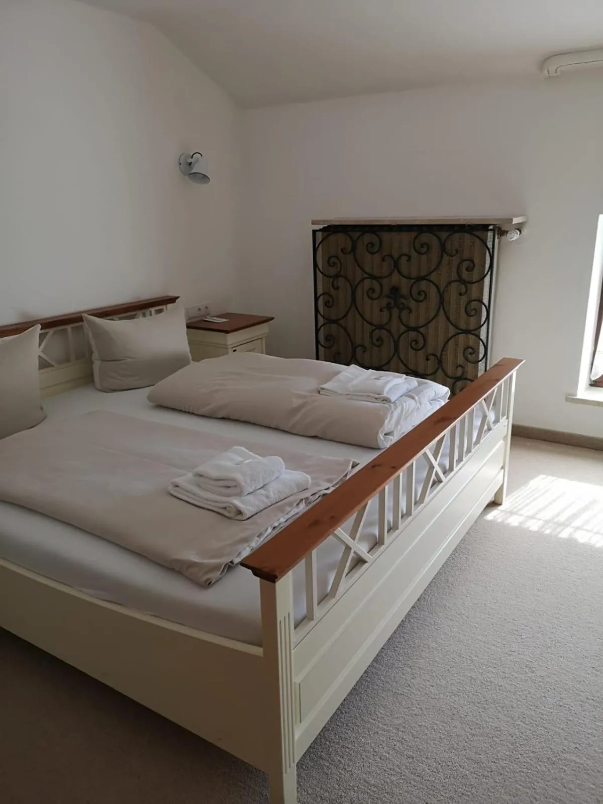 Bed in DEVA Hotel-Restaurant Fischerwirt inklusive Chiemgau Card