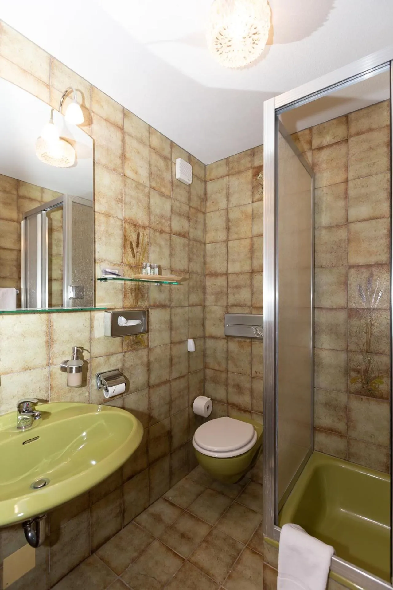 Bathroom in DEVA Hotel-Restaurant Fischerwirt inklusive Chiemgau Card