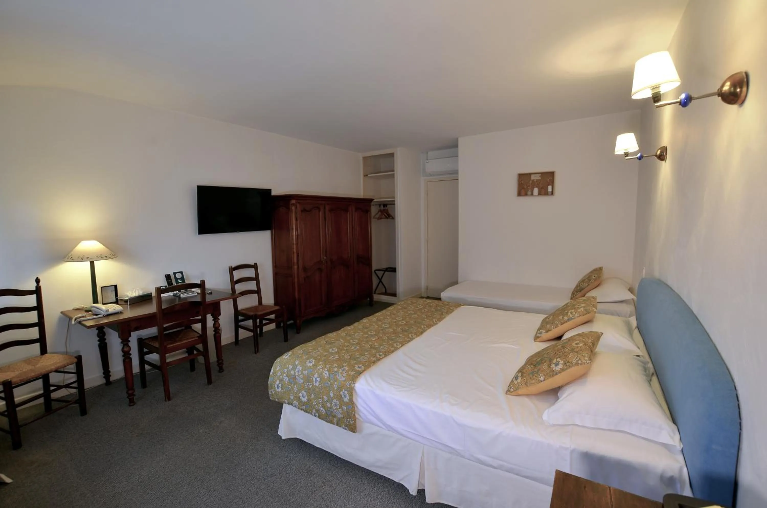 Bedroom, Bed in Logis Hôtels - Hôtel Restaurant du Midi