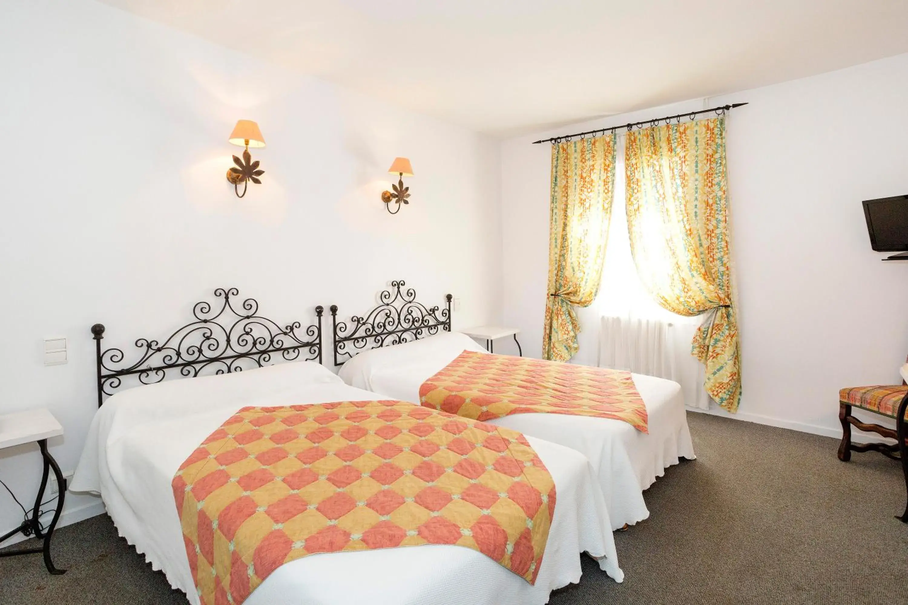 Logis Hôtels - Hôtel Restaurant du Midi Logis Hôtels - Hôtel Restaurant du Midi