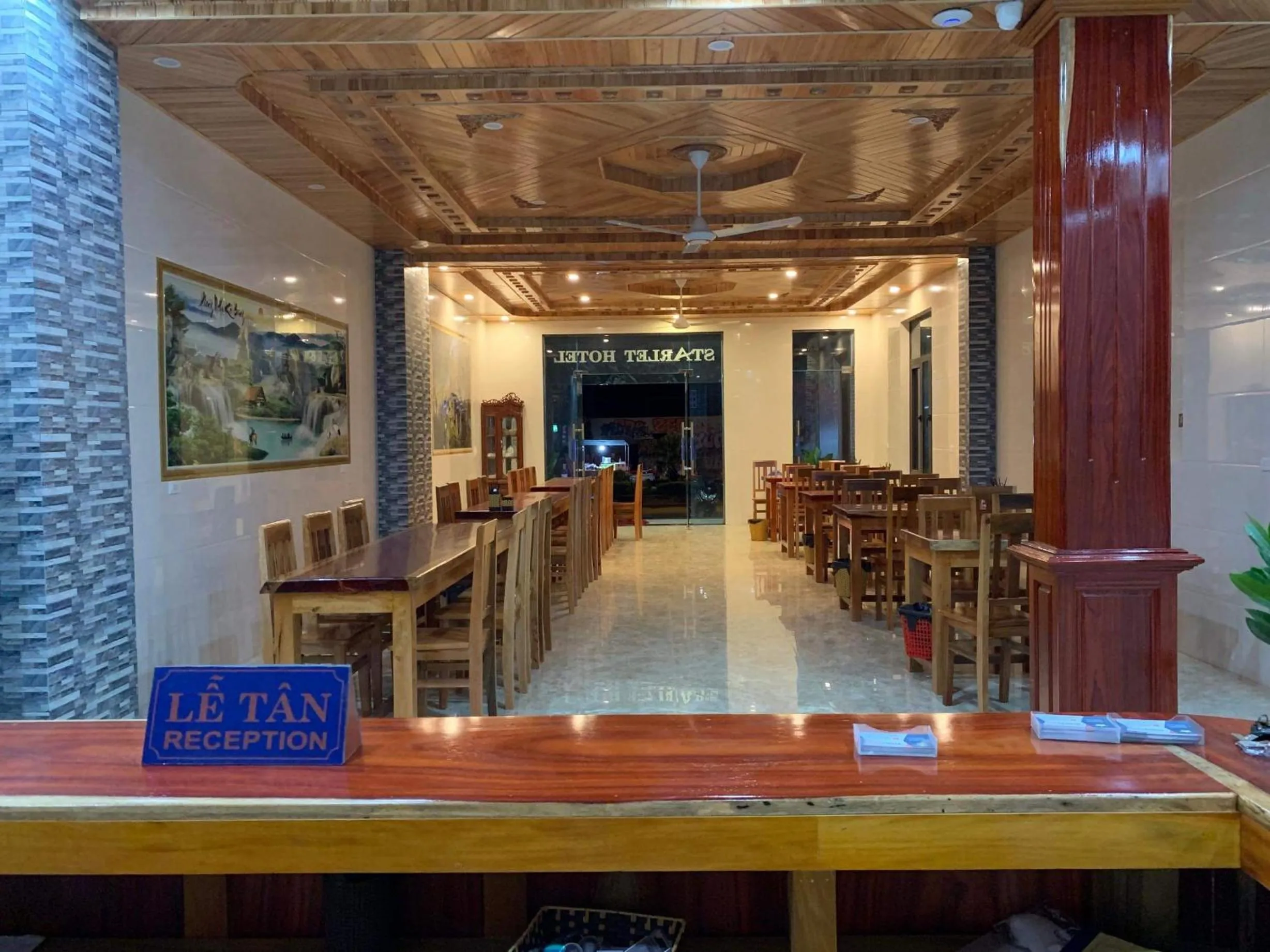 Restaurant/places to eat in Starlet Hotel Phong Nha