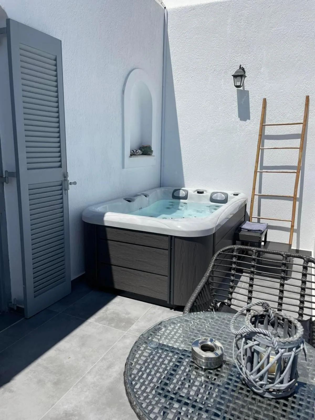 Hot Tub in Zoumis Residence