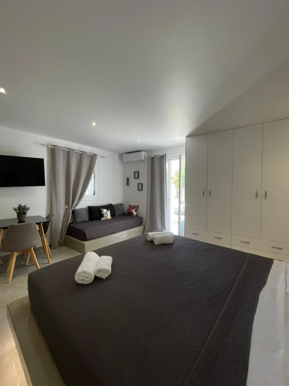 Bedroom, Bed in Zoumis Residence