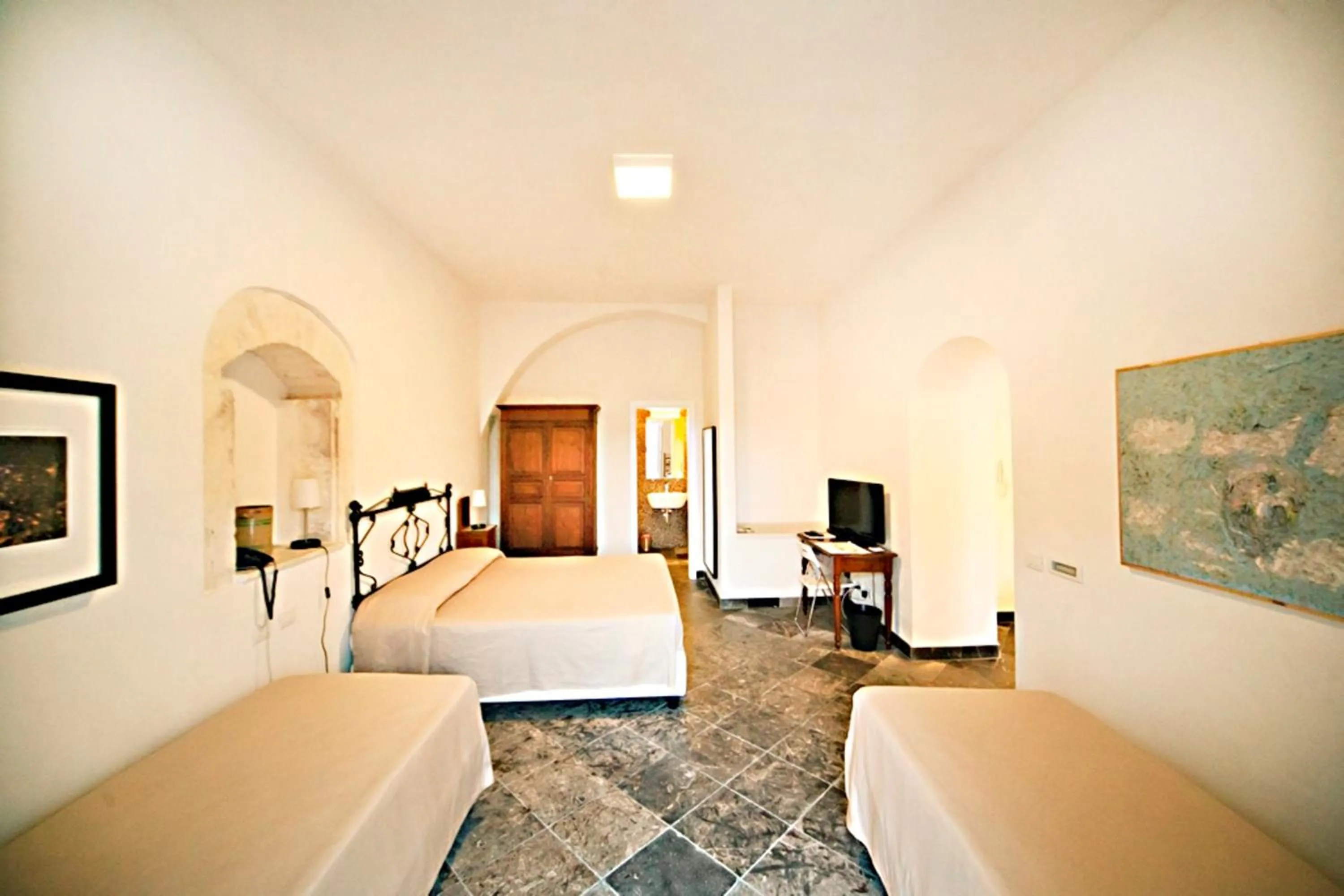 Bedroom, Bed in Hotel Dell'Orologio