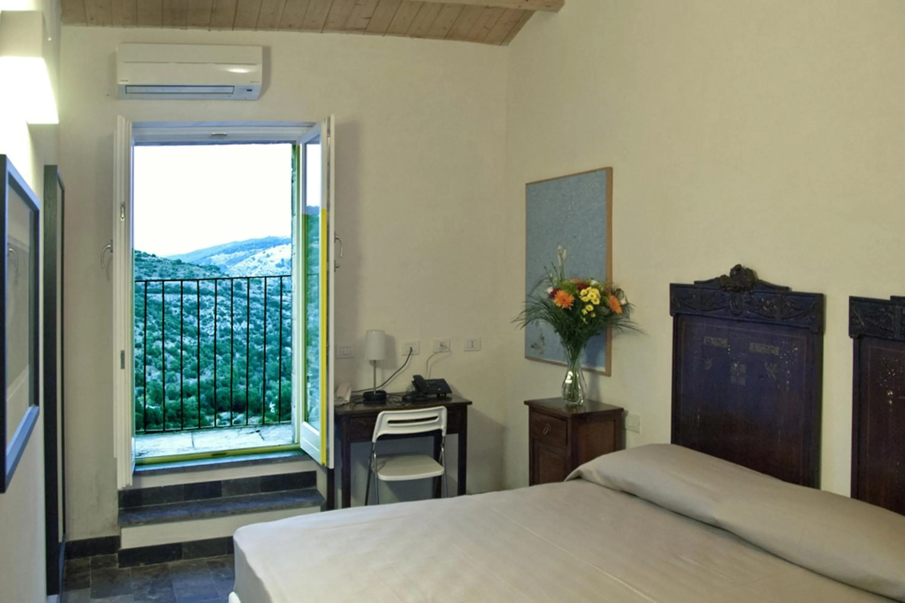 Balcony/Terrace, Bed in Hotel Dell'Orologio