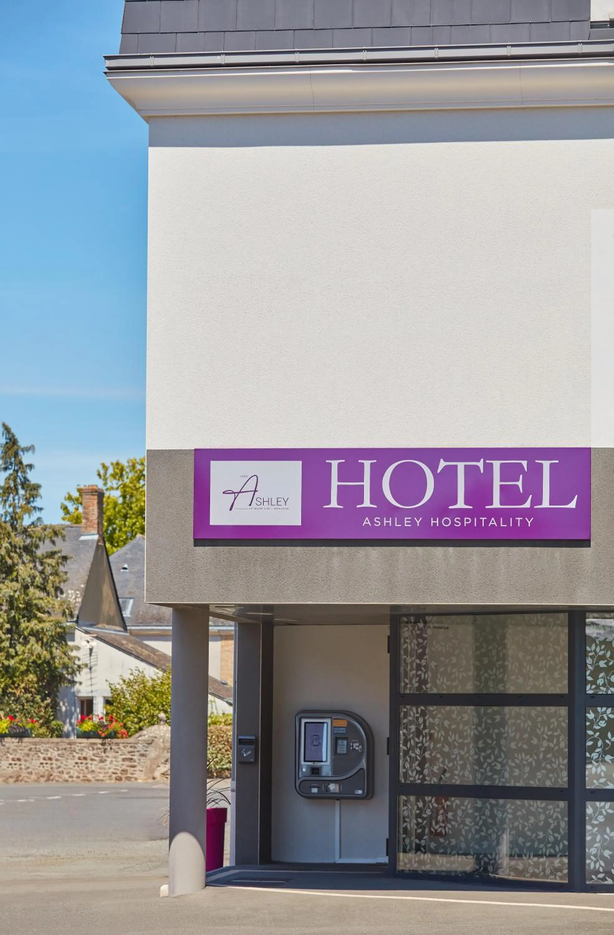 Facade/entrance, Property Building in Ashley Hotel Le Mans Sud