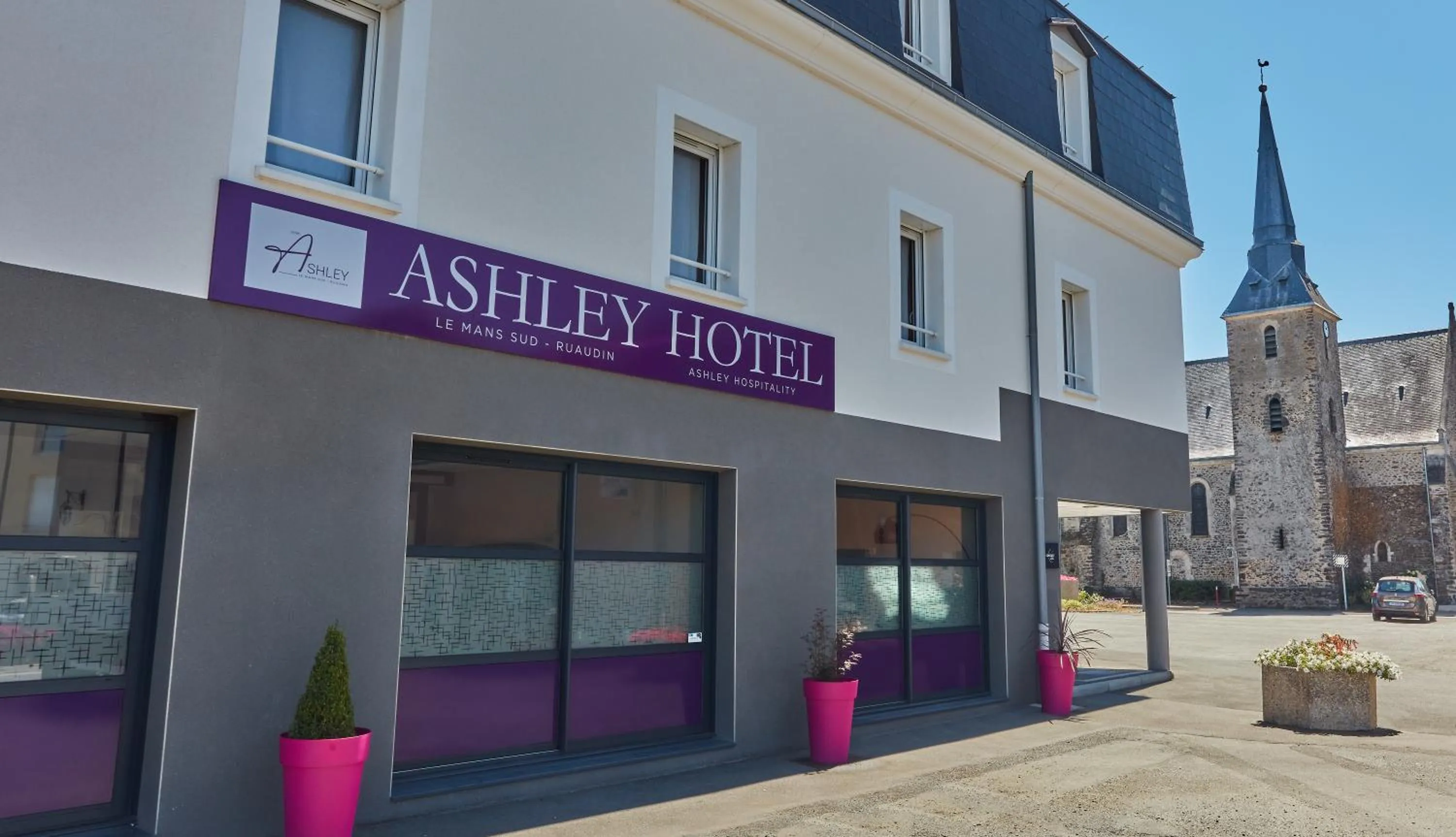 Facade/entrance, Property Building in Ashley Hotel Le Mans Sud