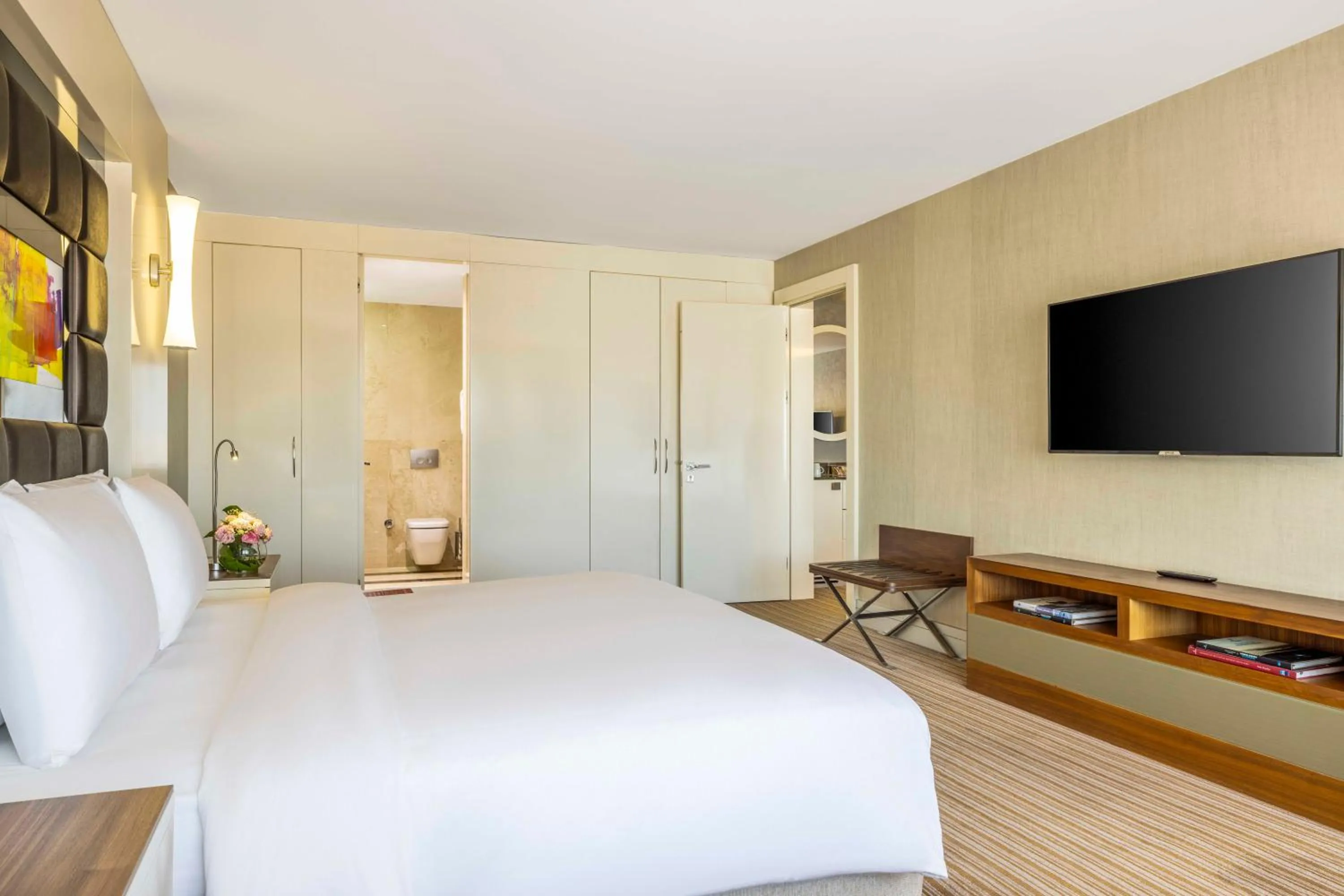 Bed in Ramada Plaza By Wyndham Istanbul Tekstilkent