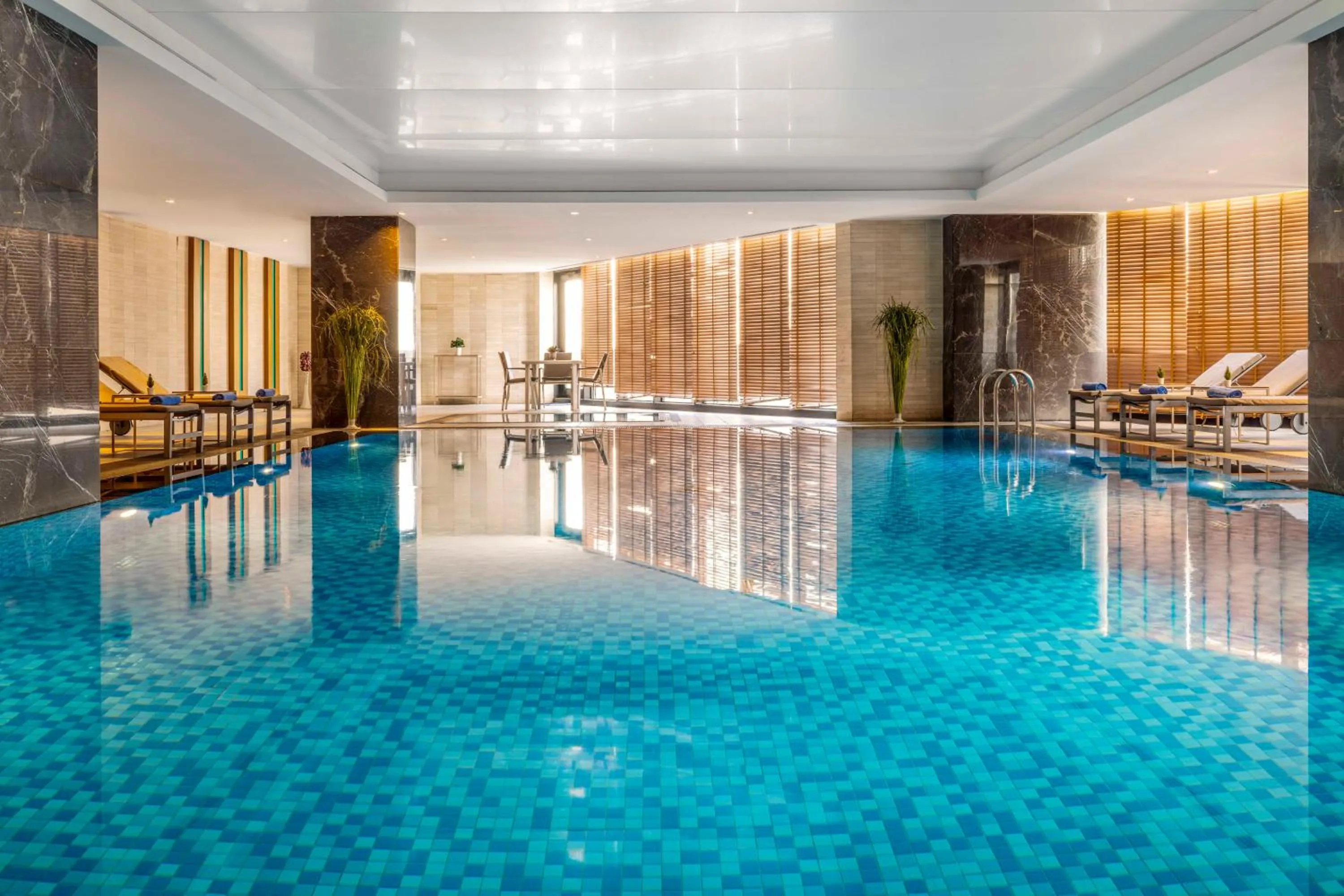 Swimming pool in Ramada Plaza By Wyndham Istanbul Tekstilkent