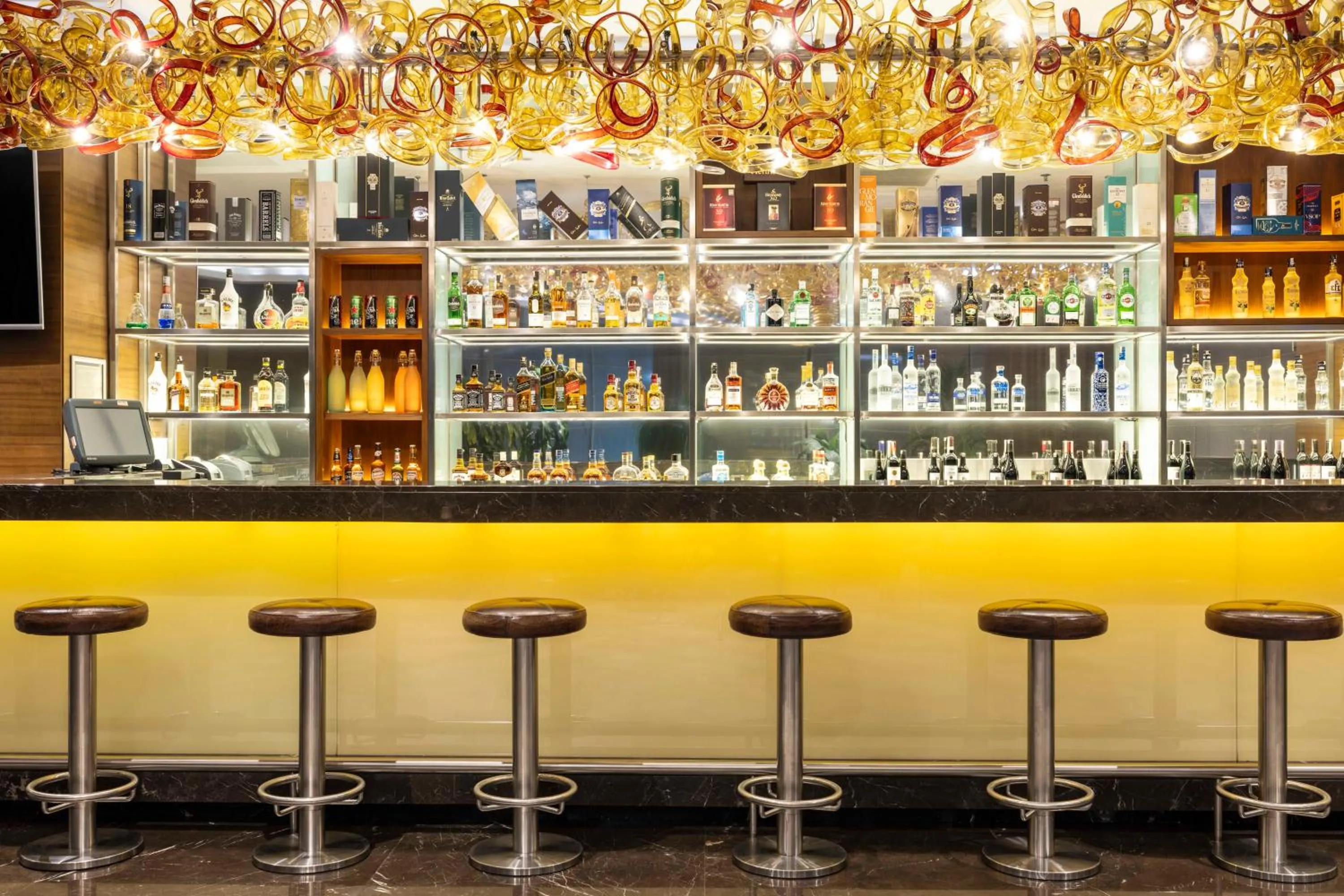 Lounge or bar in Ramada Plaza By Wyndham Istanbul Tekstilkent