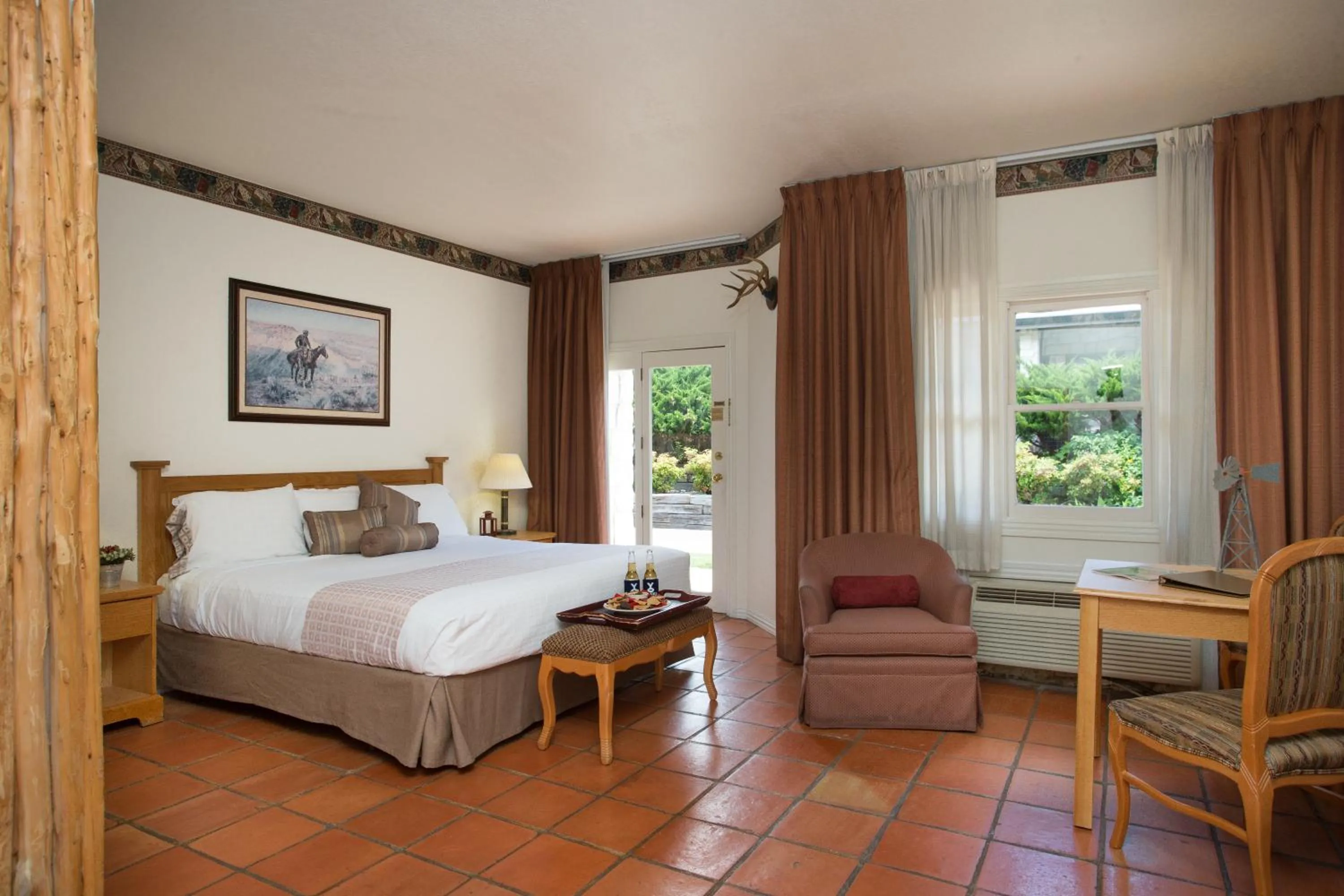 Seating area, Bed in Y O Ranch Hotel and Conference Center