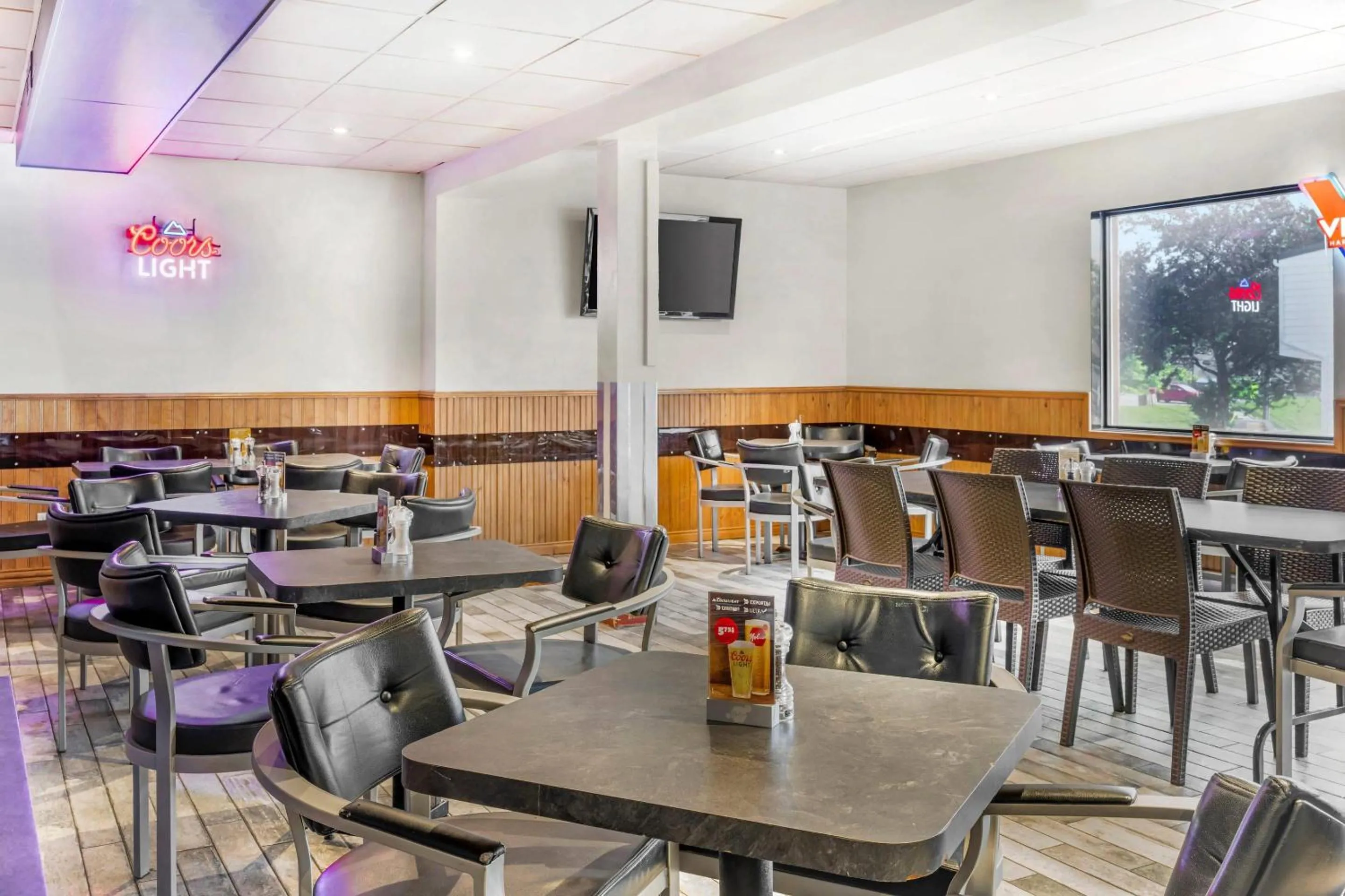 Lounge or bar in Rodeway Inn