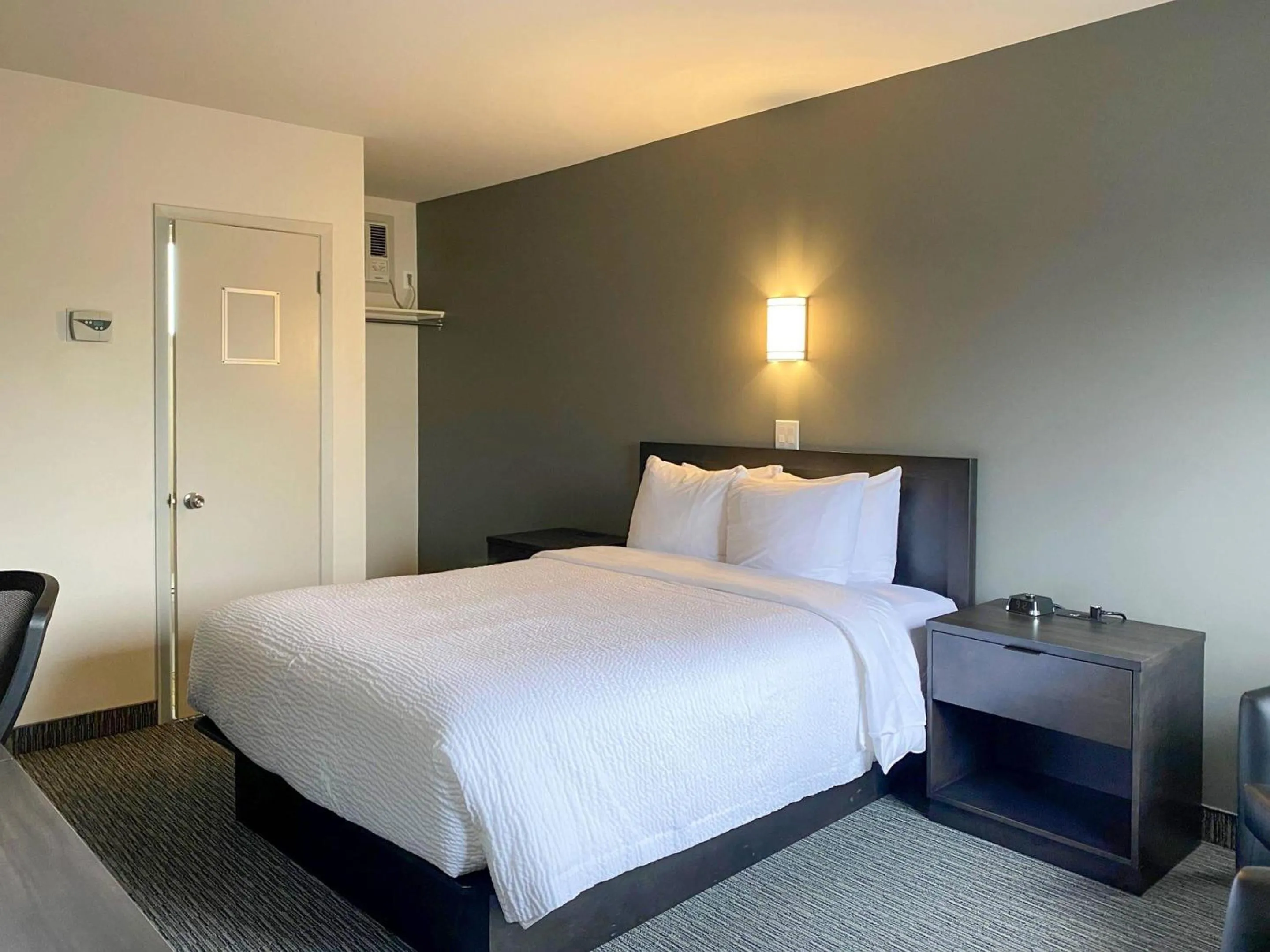 Bedroom, Bed in Rodeway Inn