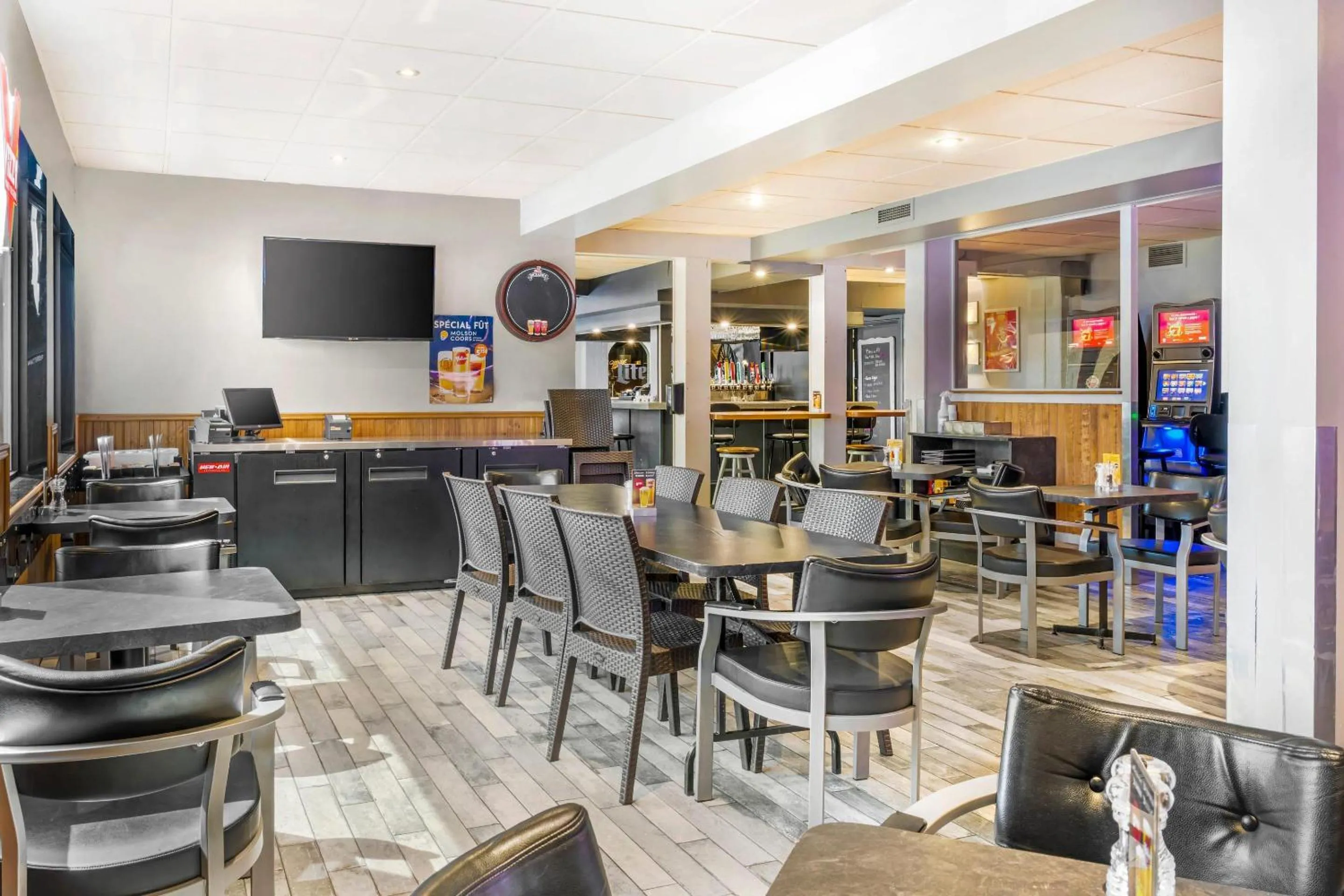 Lounge or bar in Rodeway Inn