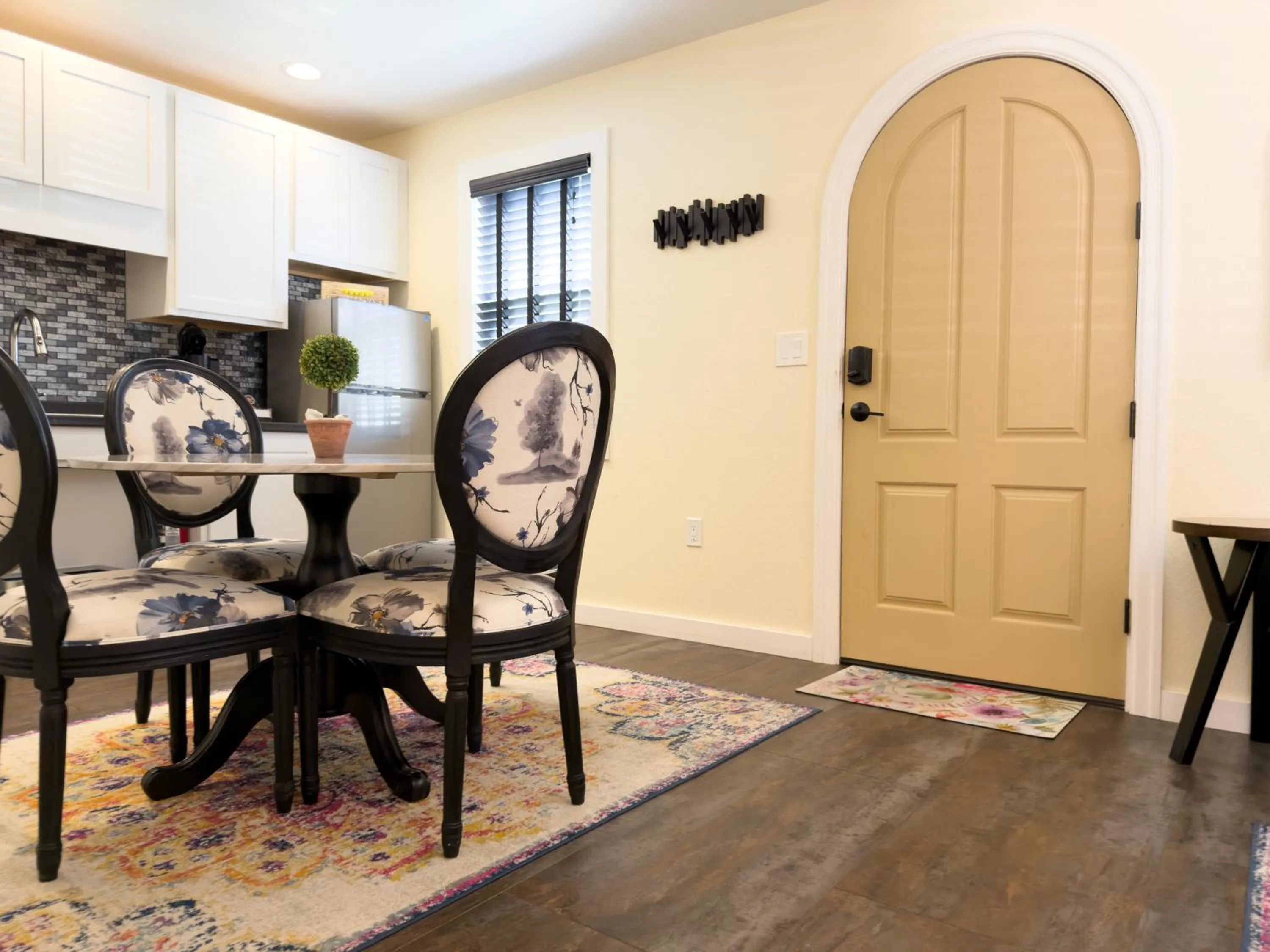 Dining area in EO Bungalows, Black Hills