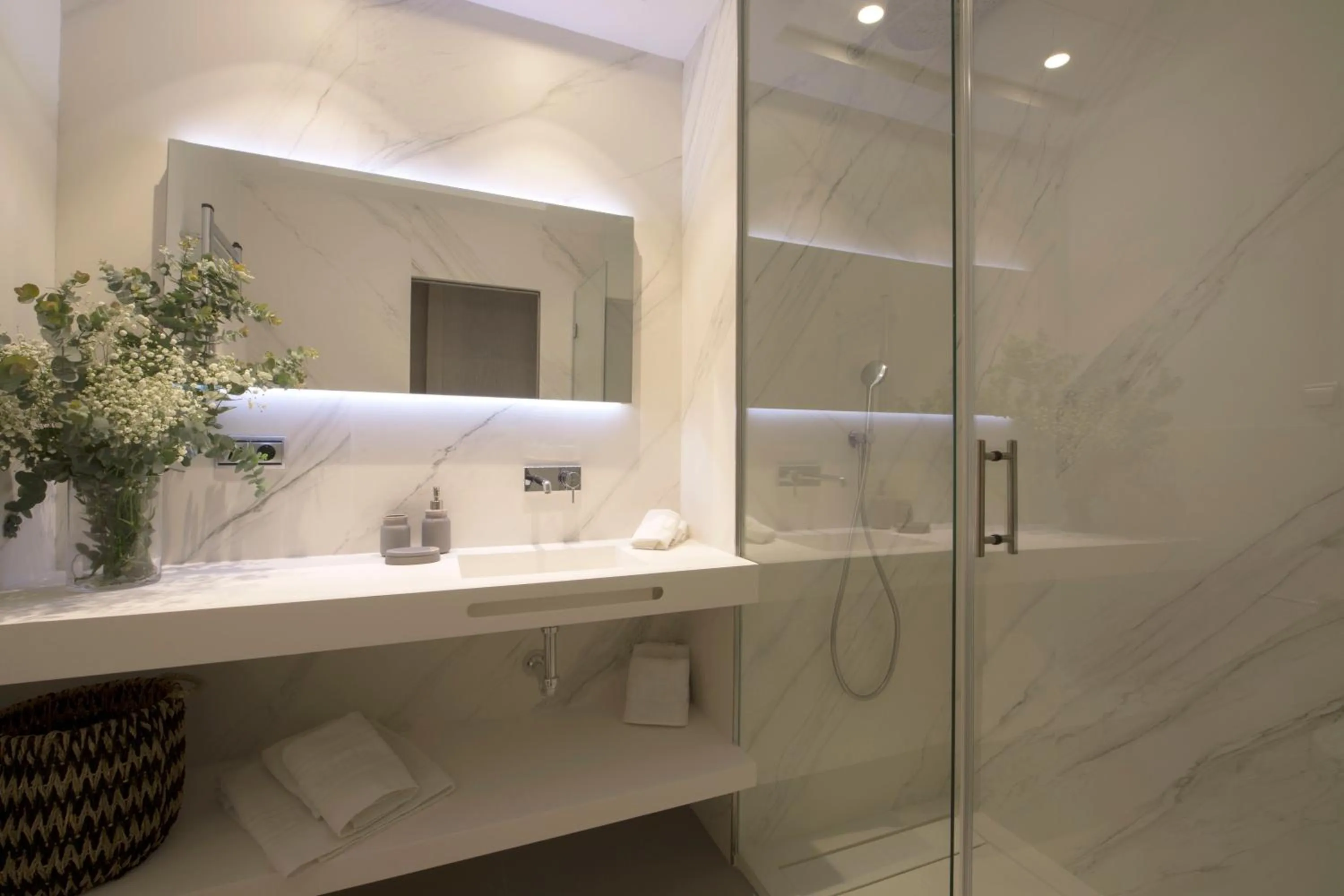 Shower in U-Sense Granada Catedral