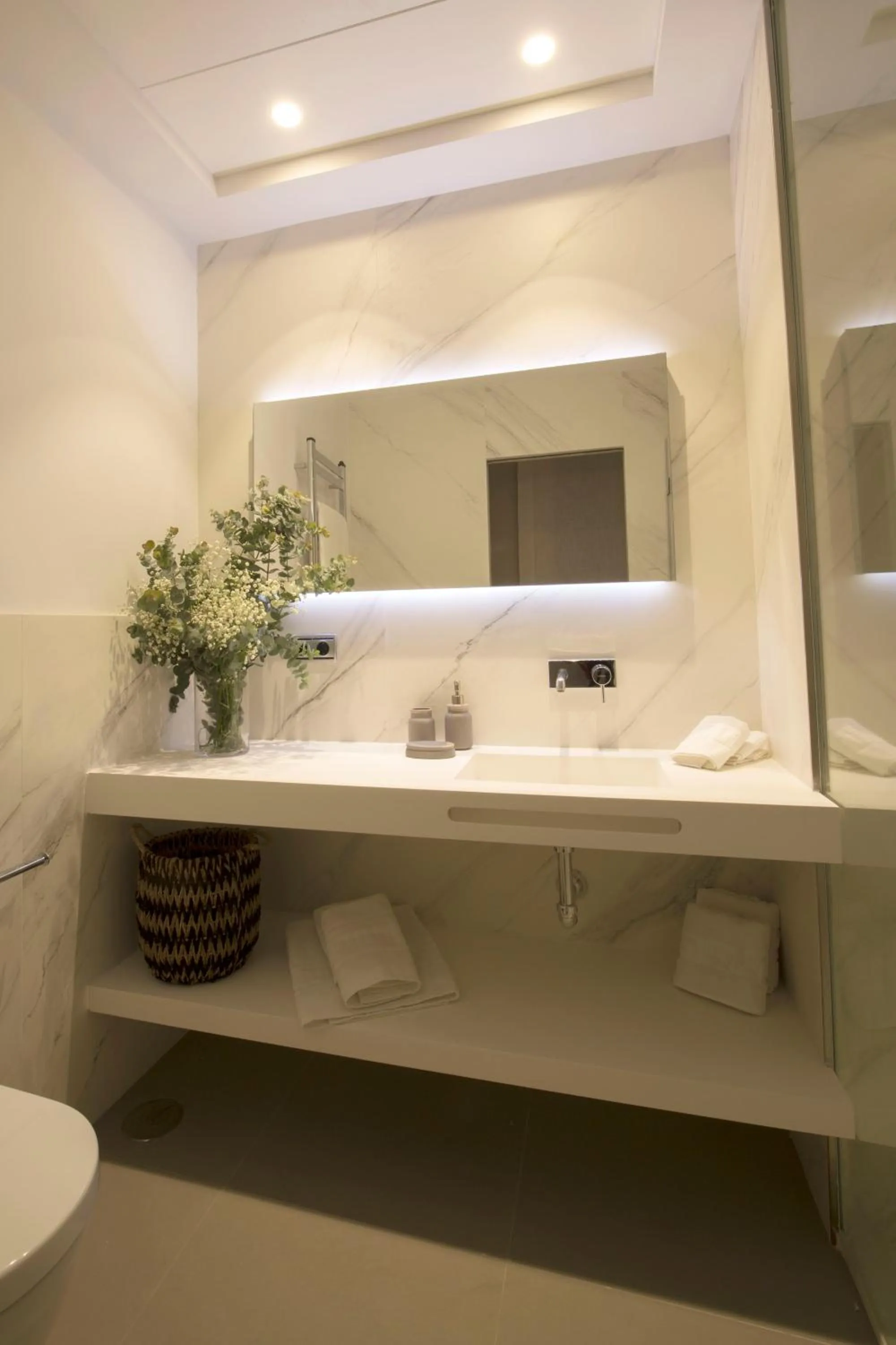 Bathroom in U-Sense Granada Catedral