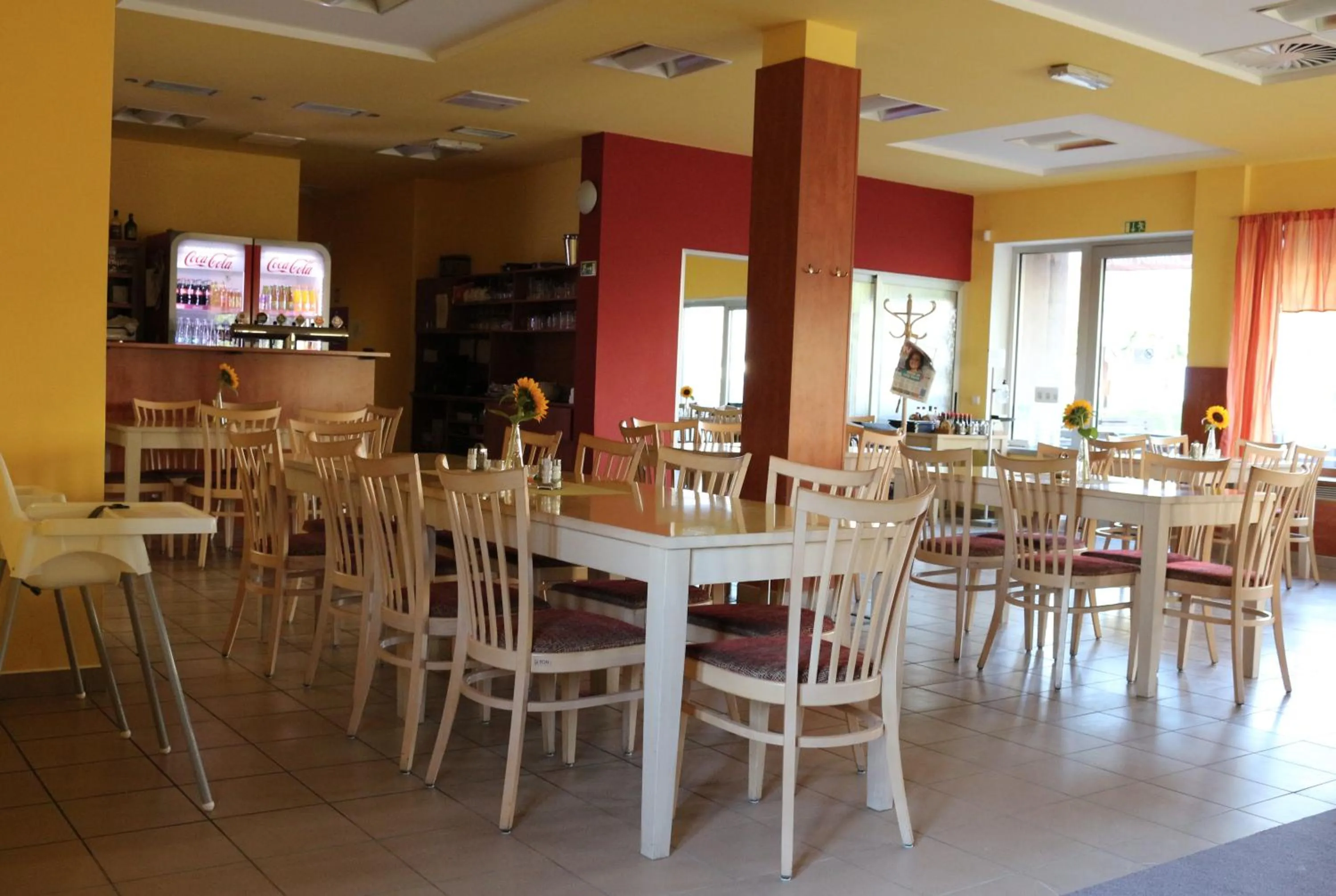 Restaurant/places to eat in Hotel Petra