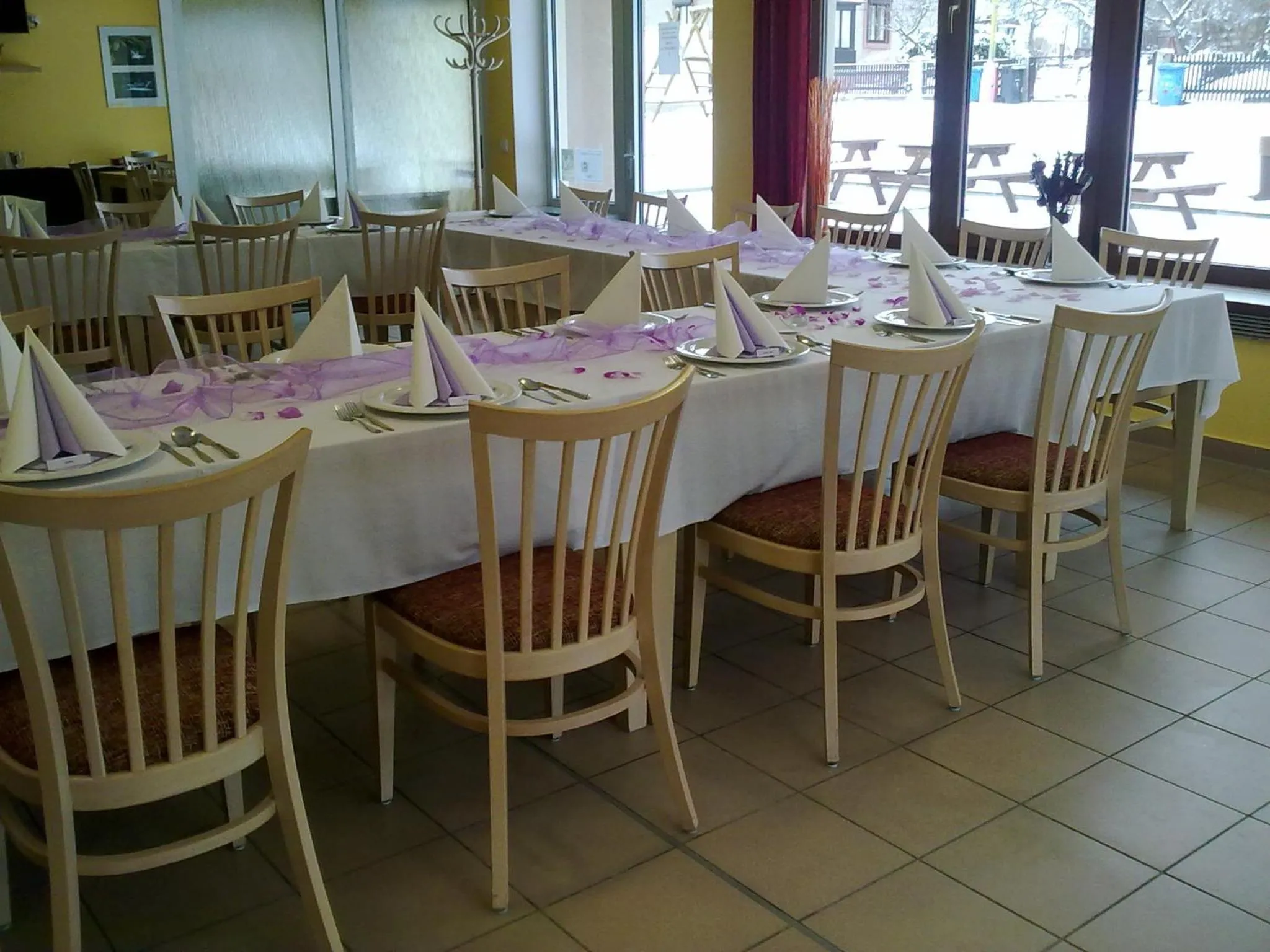 Restaurant/places to eat in Hotel Petra