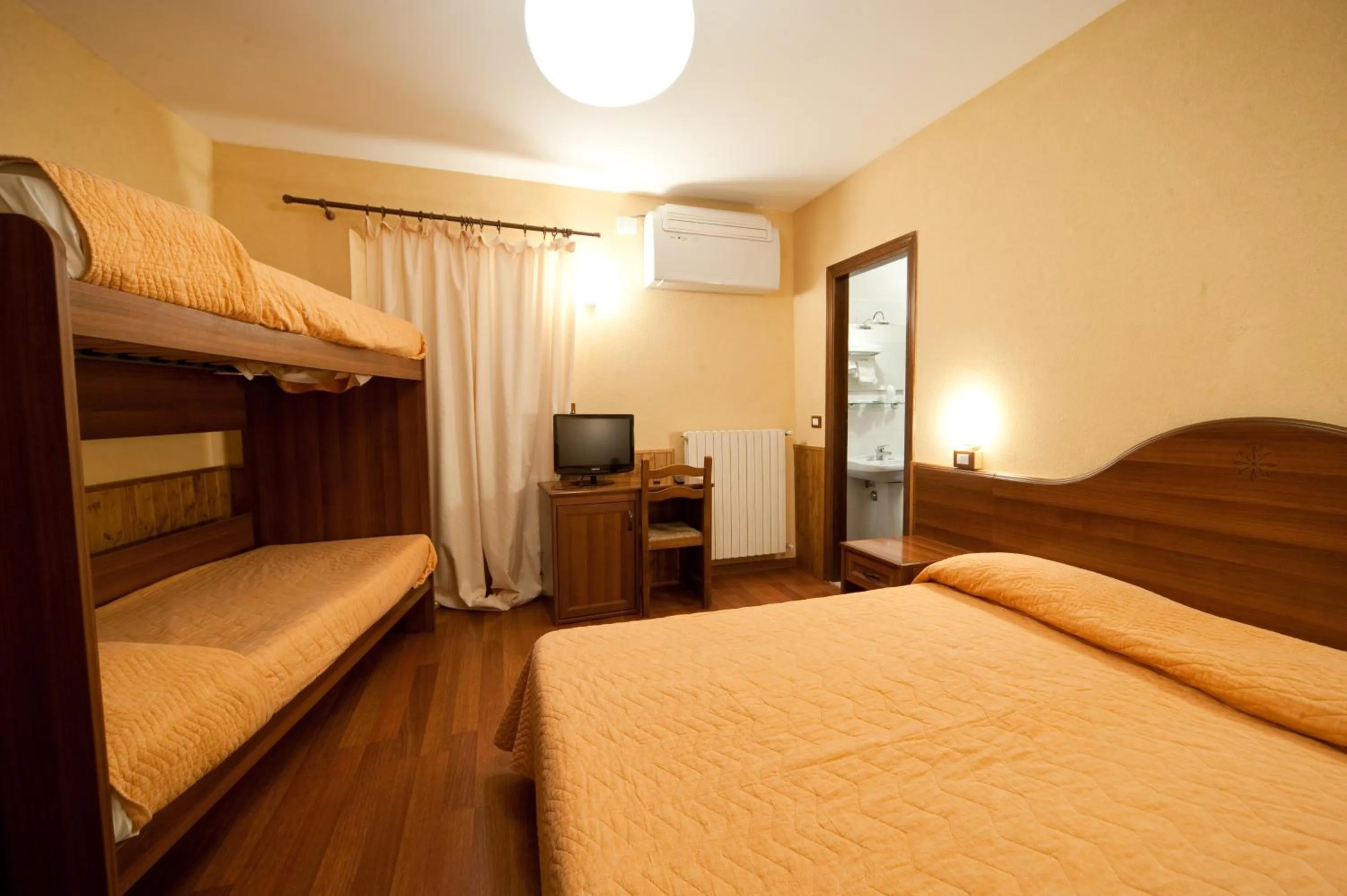 Photo of the whole room, Bed in Hostaria da Lino