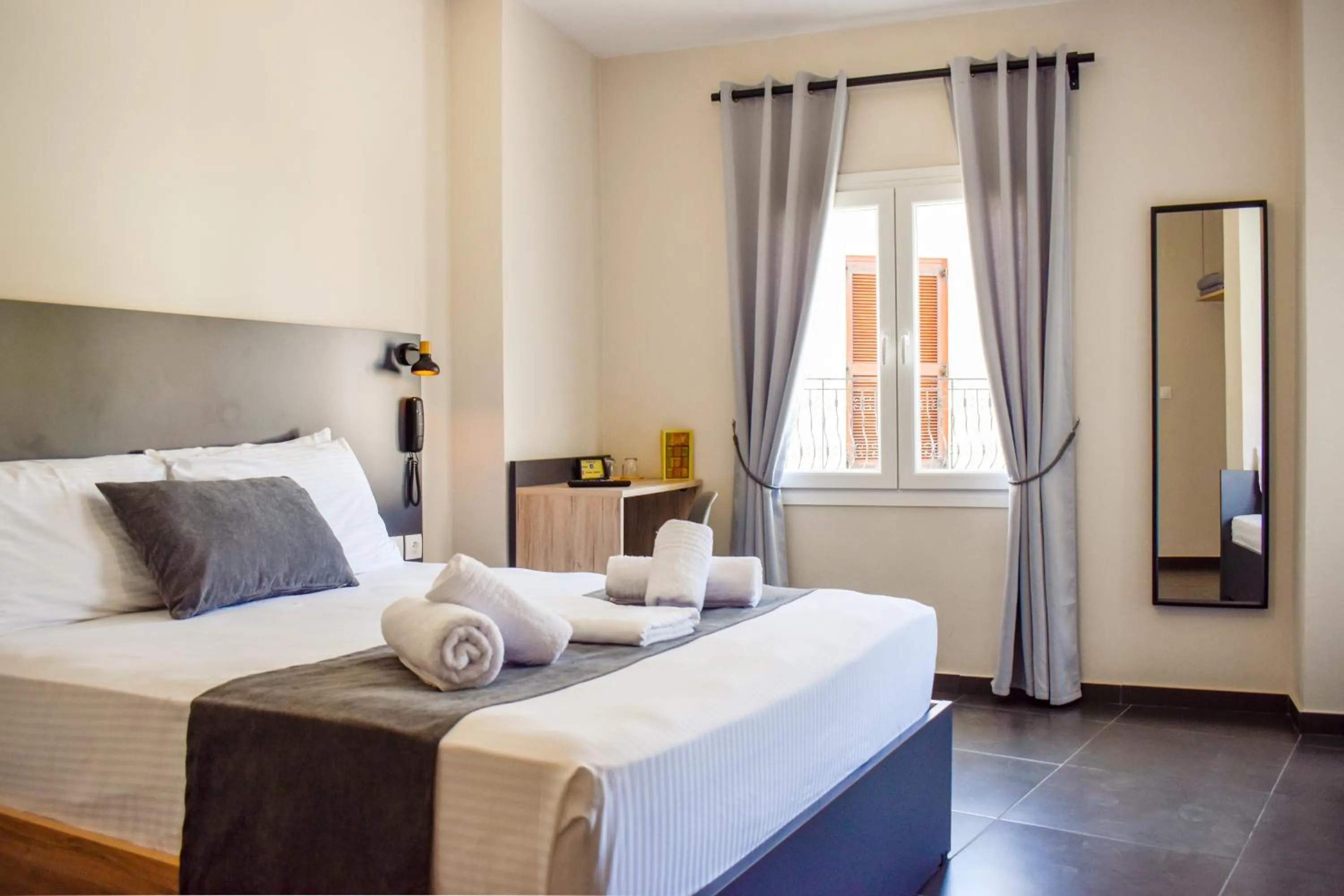 Photo of the whole room, Bed in Entelia