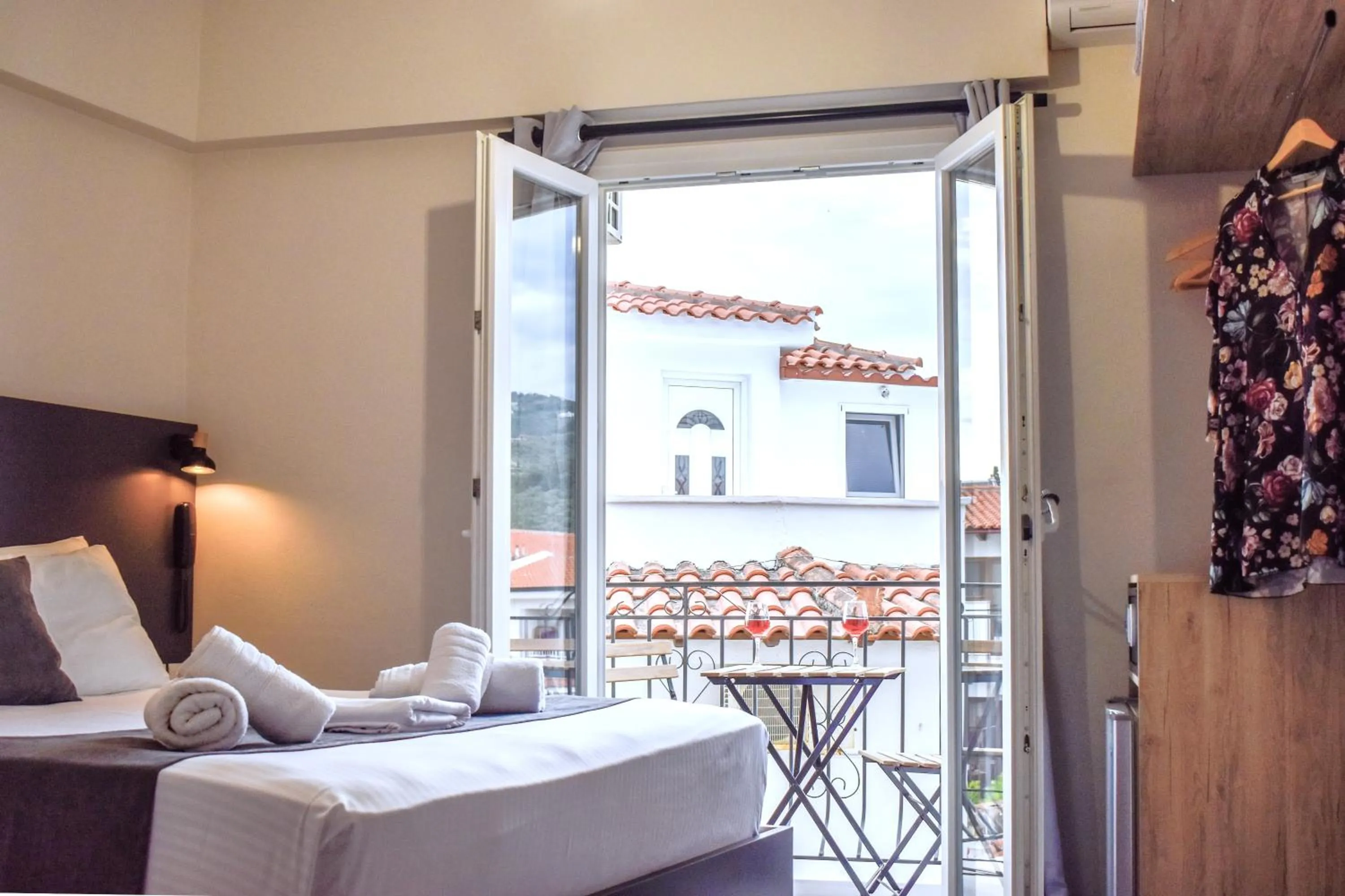 Photo of the whole room, Bed in Entelia