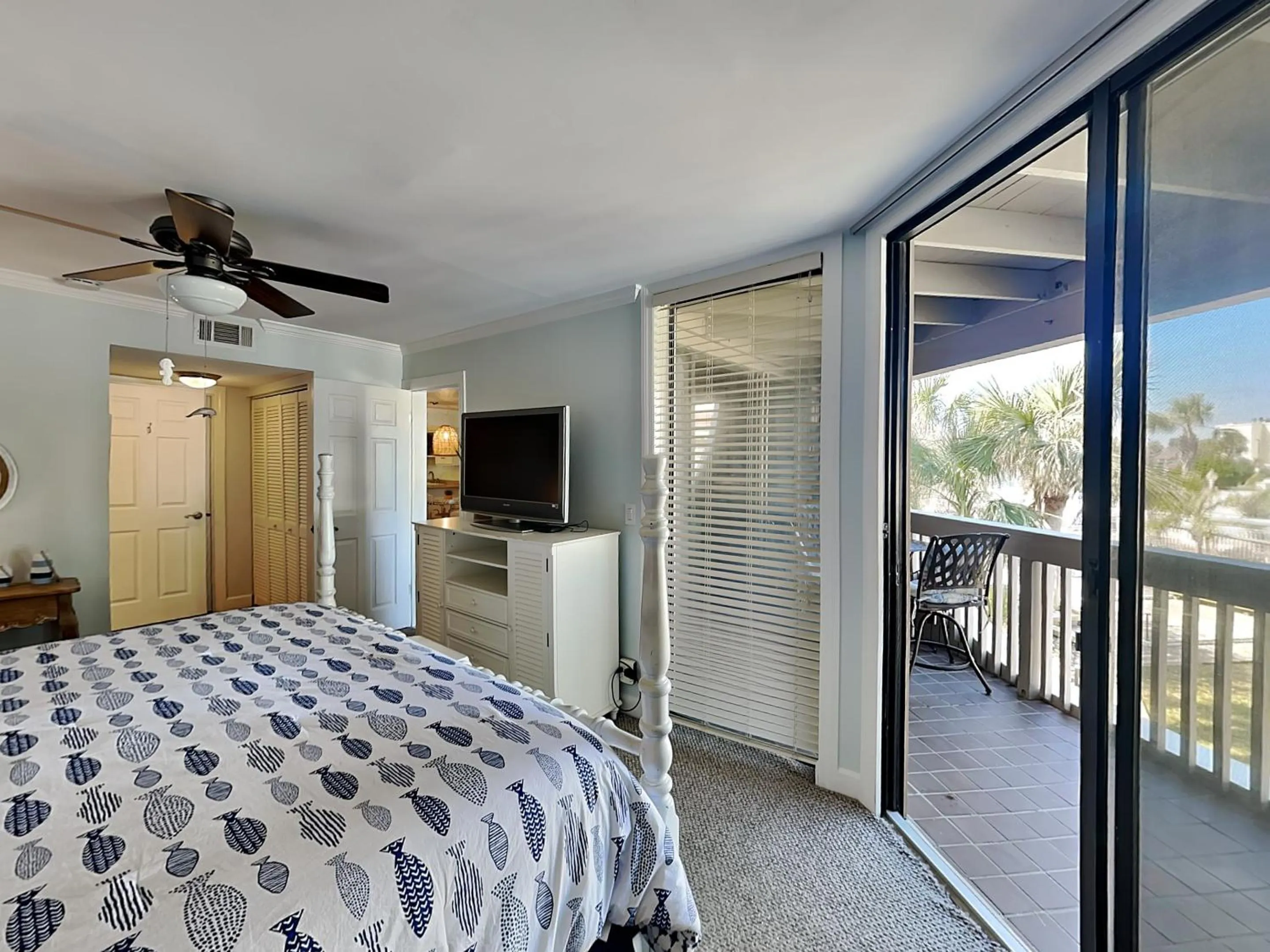 Bed in Hibiscus 201 D