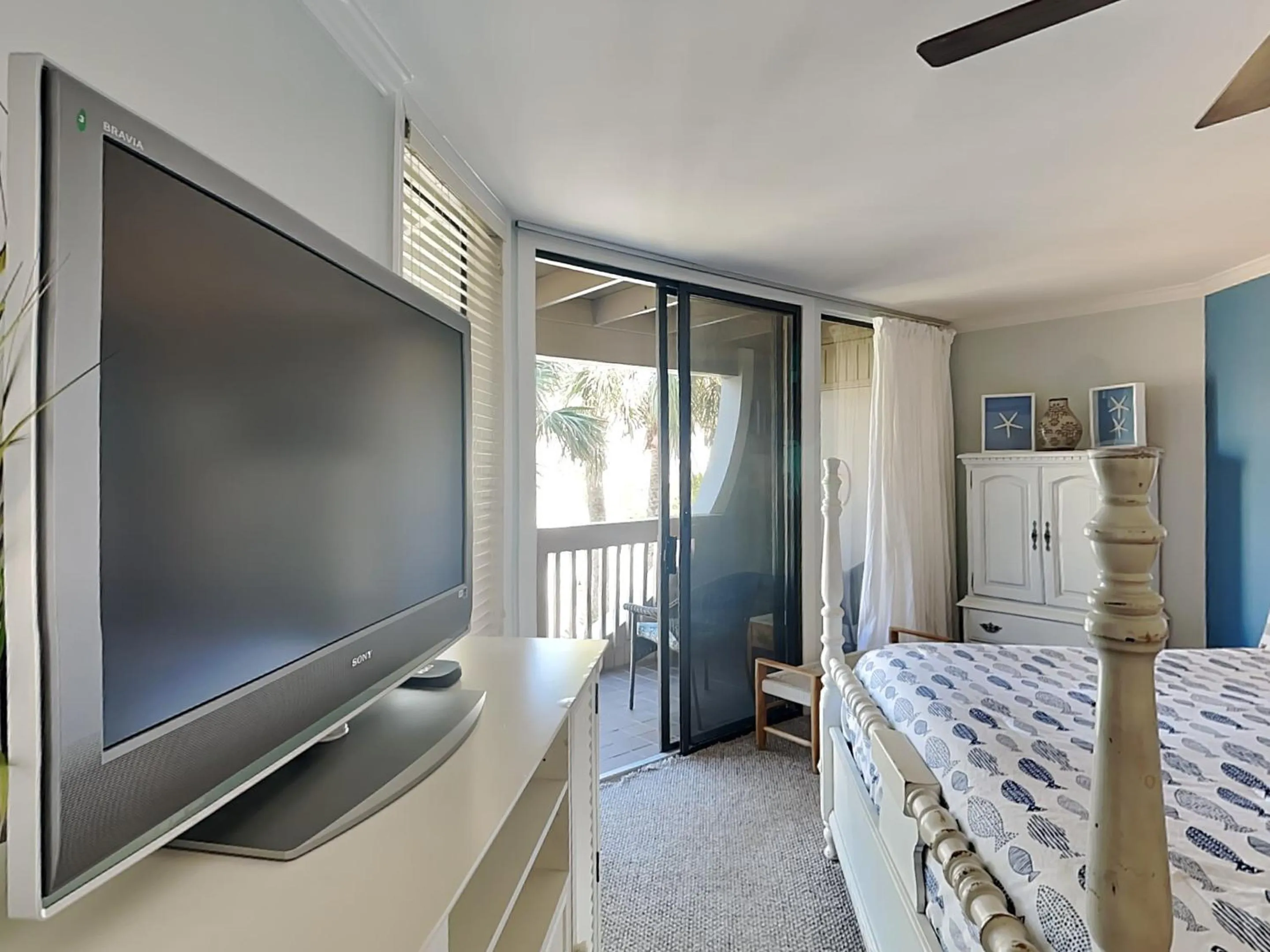 Bed in Hibiscus 201 D