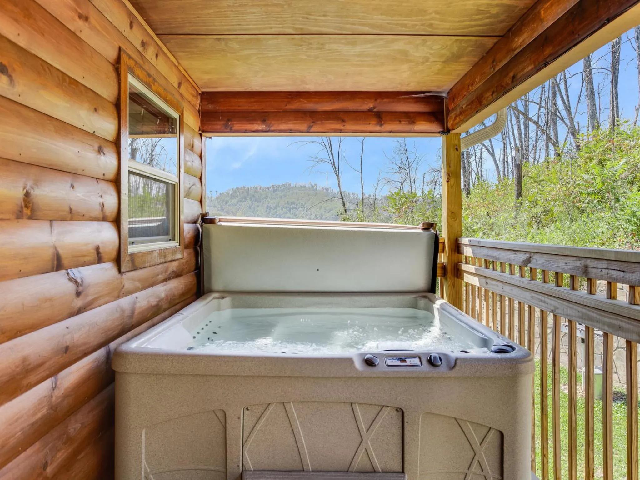 Hot Tub in Emilys Hideaway
