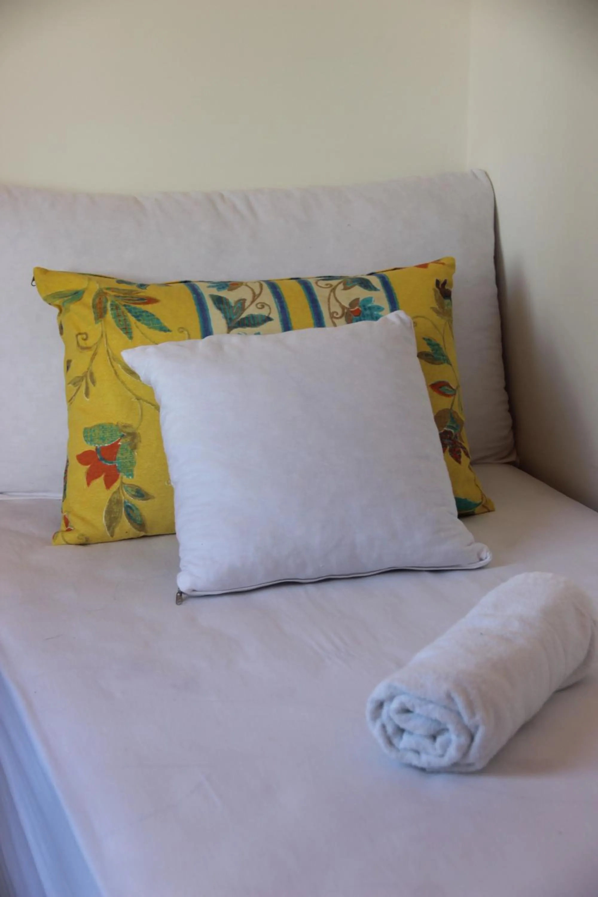 Bed in Flat's Portal do Sol-SMG