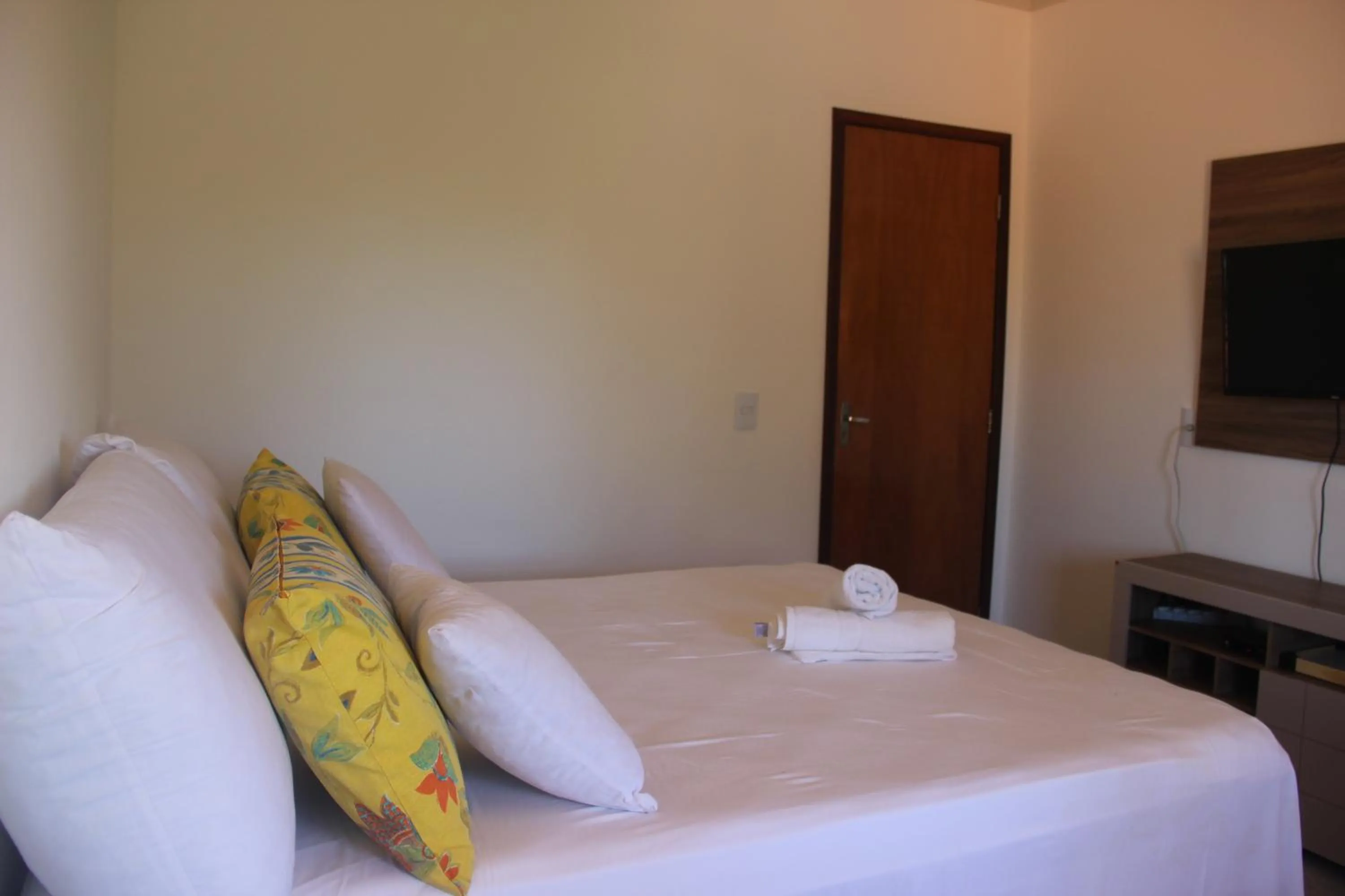 Bed in Flat's Portal do Sol-SMG