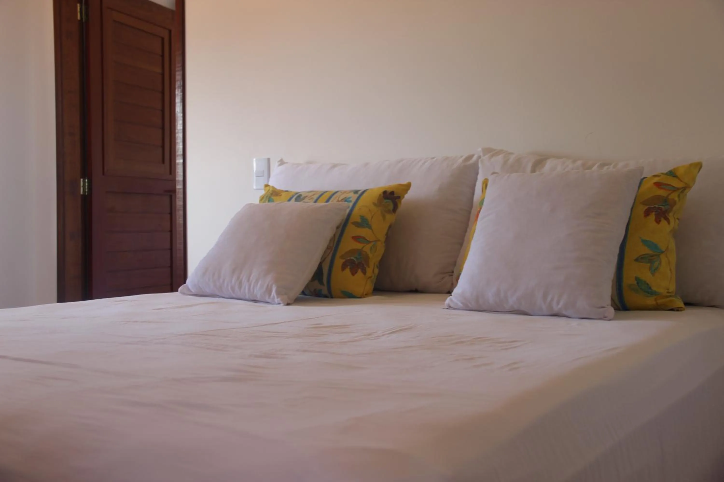 Bed in Flat's Portal do Sol-SMG