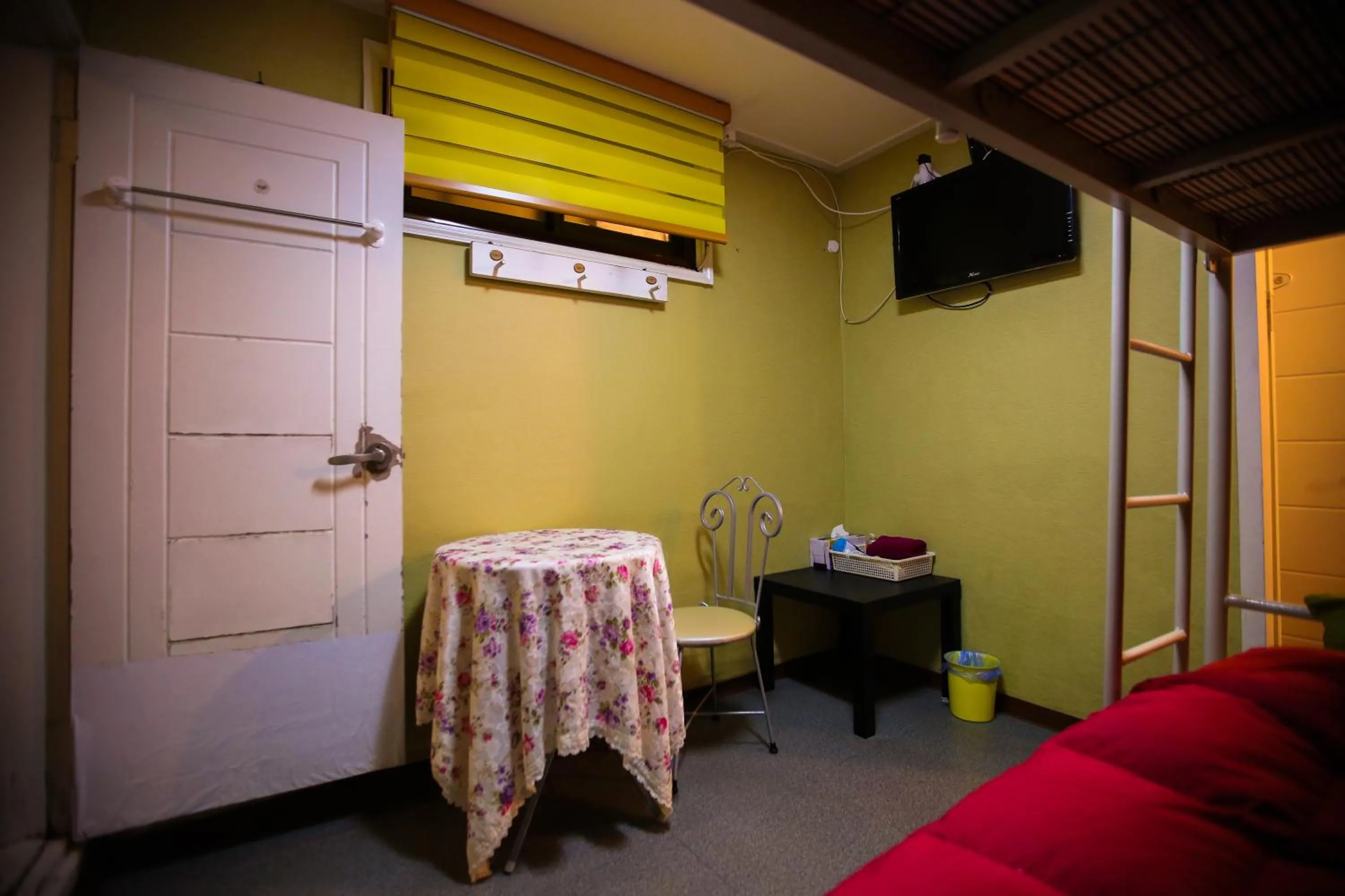 Decorative detail, Bed in Korstay Guesthouse Seoul Station