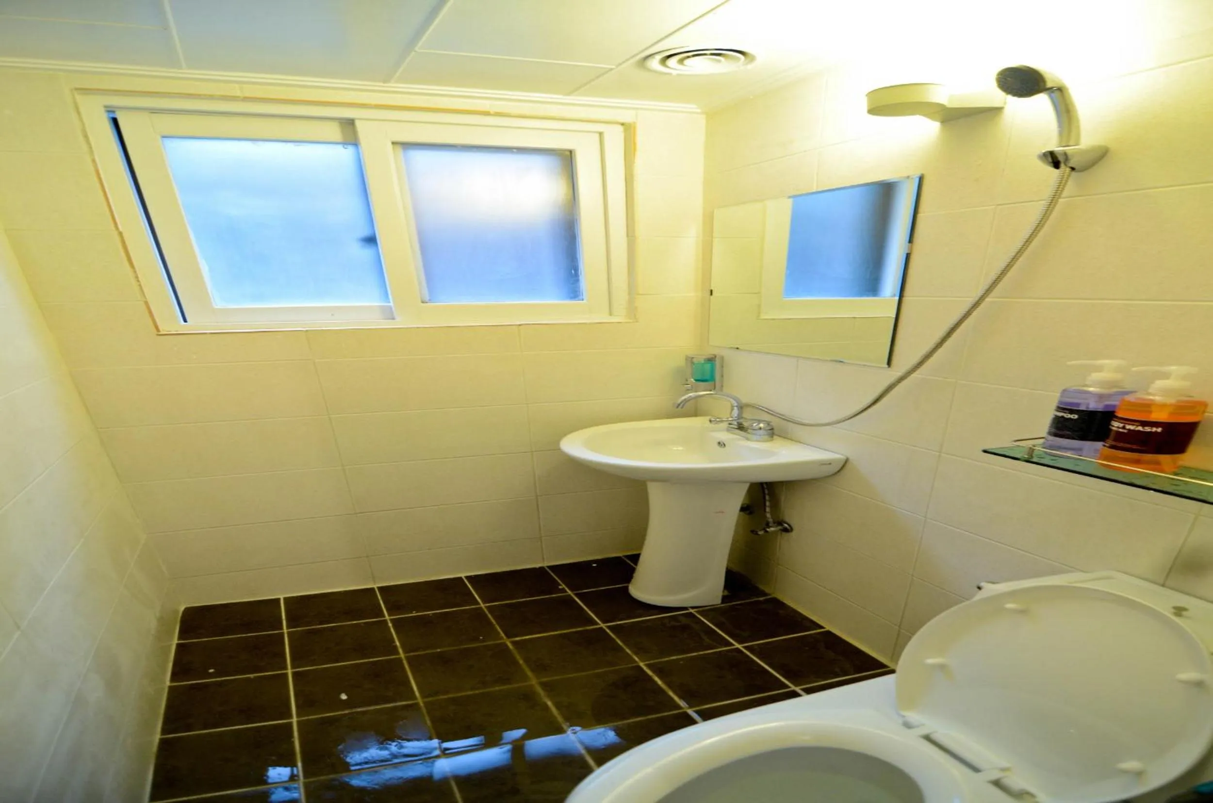 Shower in Korstay Guesthouse Seoul Station