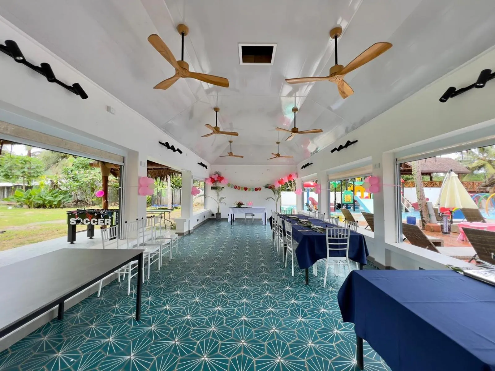 Restaurant/places to eat in MG Cocomo Resort Vanuatu