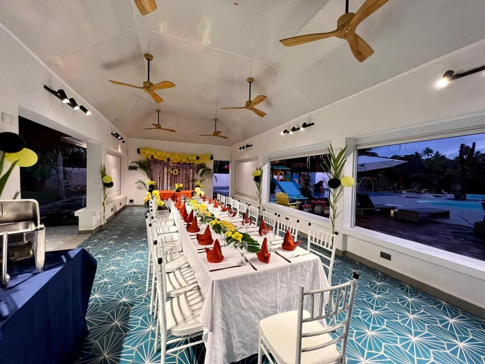 Restaurant/places to eat in MG Cocomo Resort Vanuatu