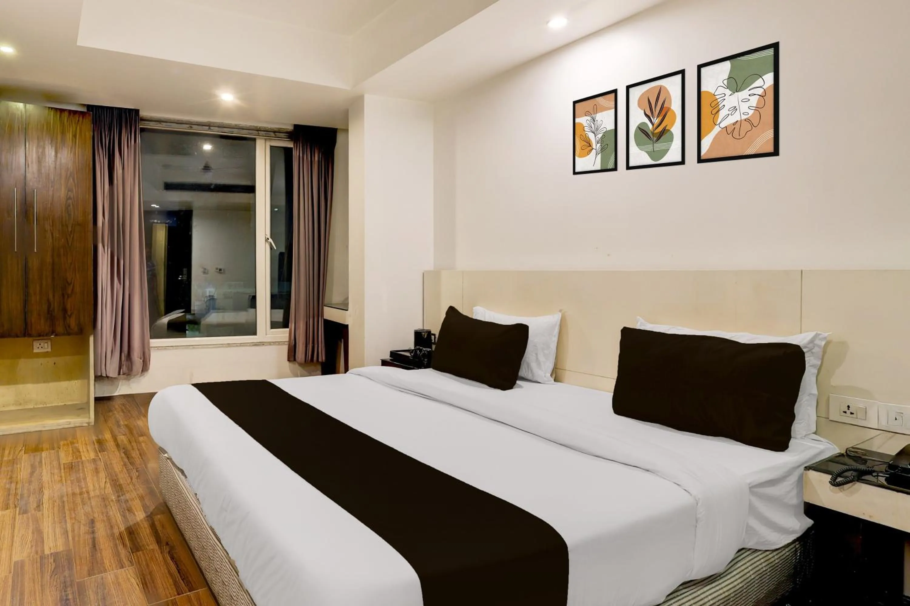 Bedroom, Bed in Super Townhouse Oak New Delhi Central Railway Junction Formerly Uppal International