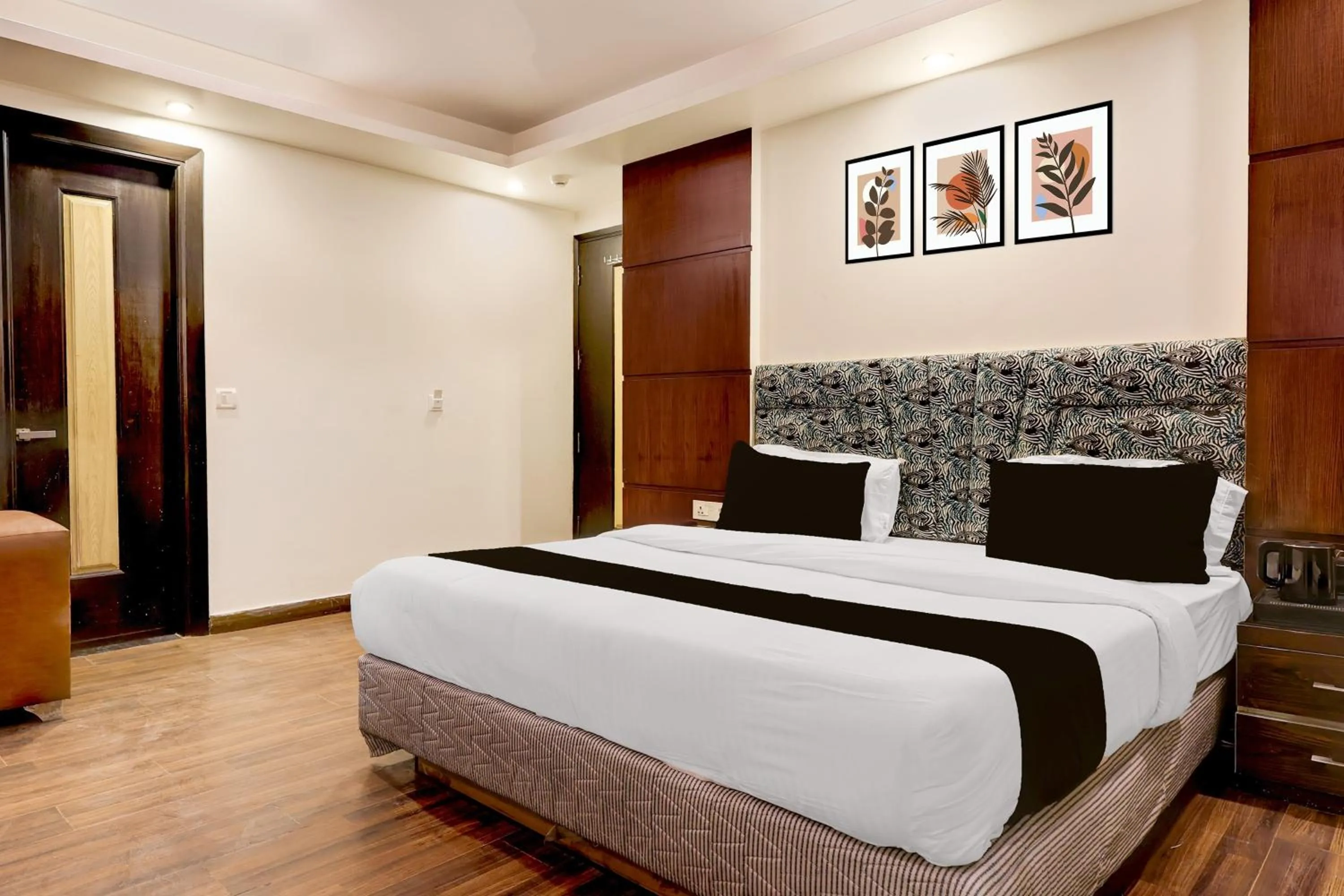 Bedroom, Bed in Super Townhouse Oak New Delhi Central Railway Junction Formerly Uppal International