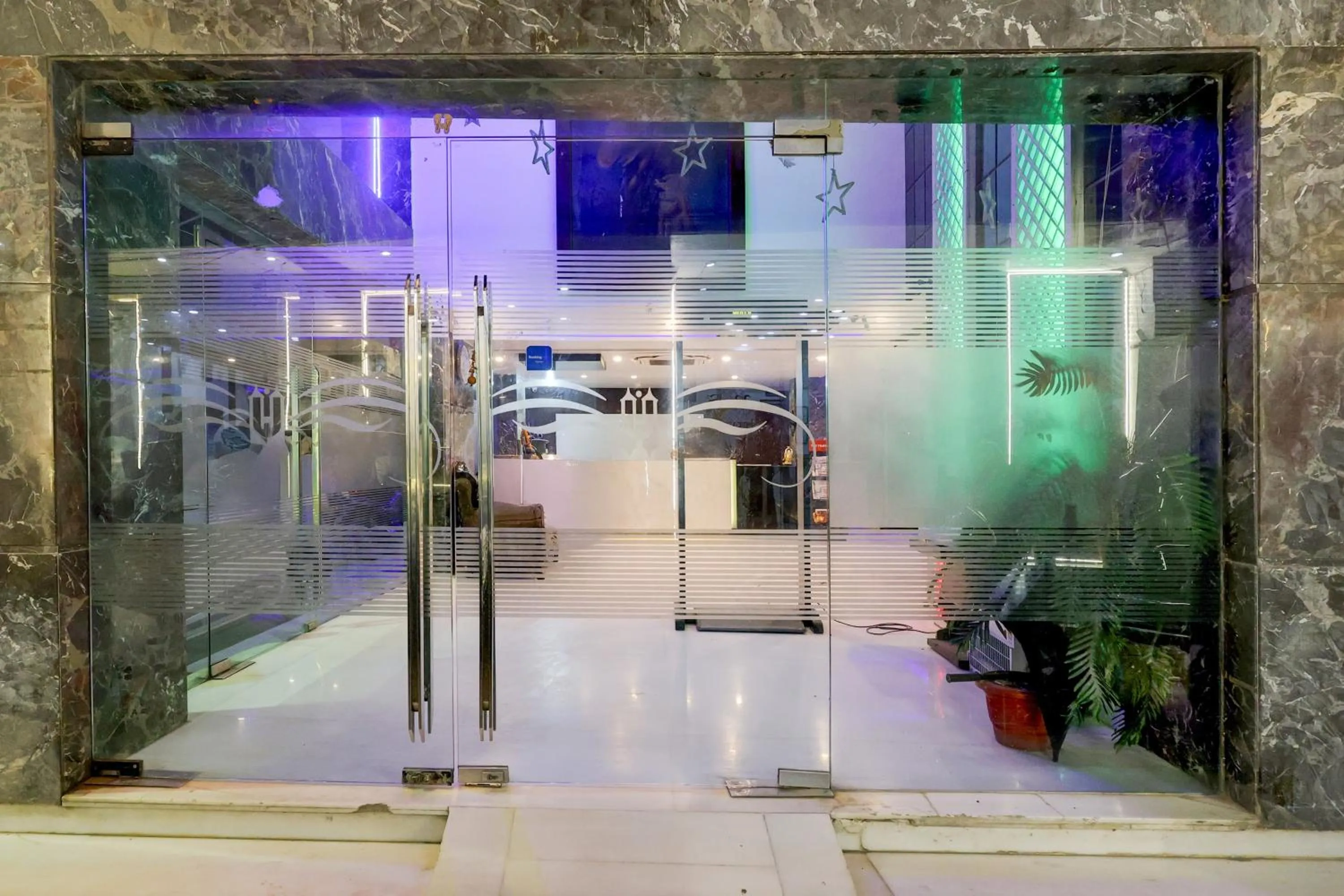 Facade/entrance in Super Townhouse Oak New Delhi Central Railway Junction Formerly Uppal International