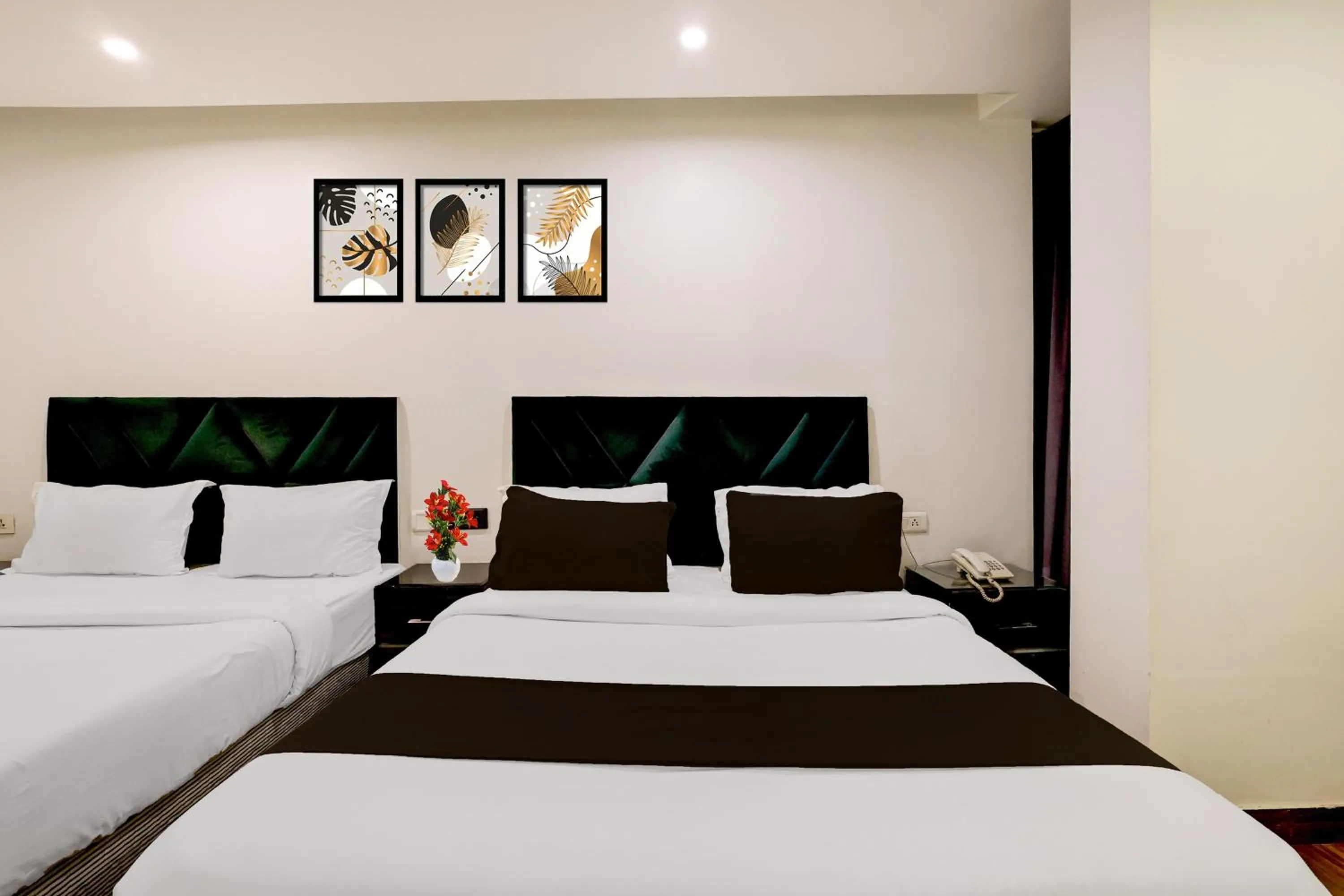 Bedroom, Bed in Super Townhouse Oak New Delhi Central Railway Junction Formerly Uppal International